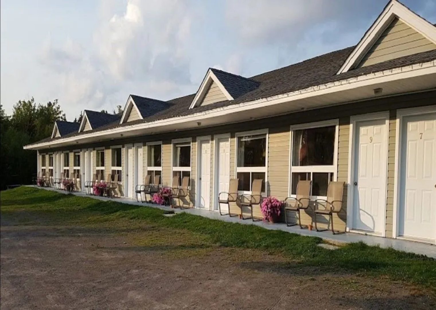 Fundy Rocks Motel and Chocolate River Cottages