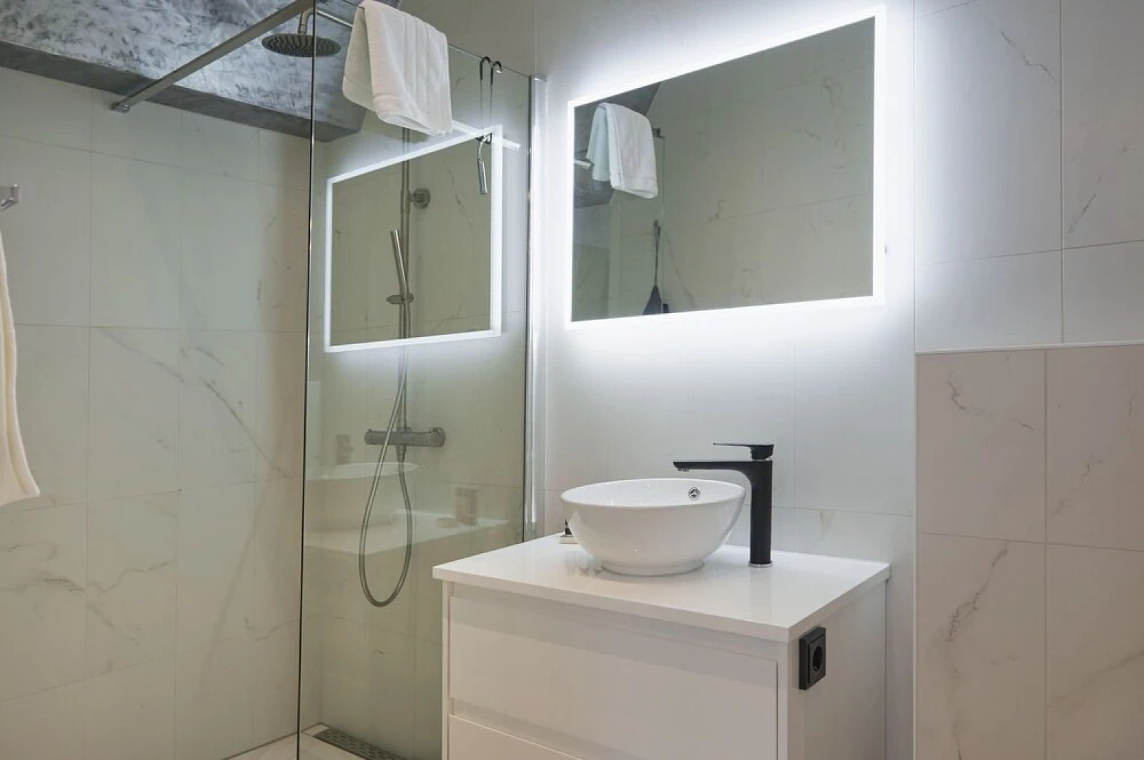 "DE BANK" - Hotel Apartments