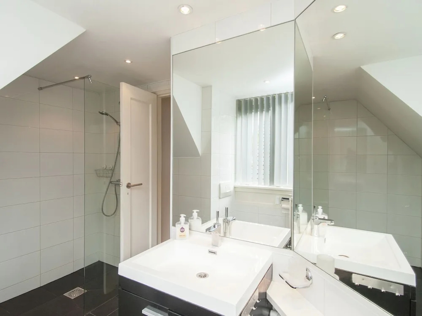 Luxurious Villa in Fantastic Location Between Forest and Centre Near Bergen