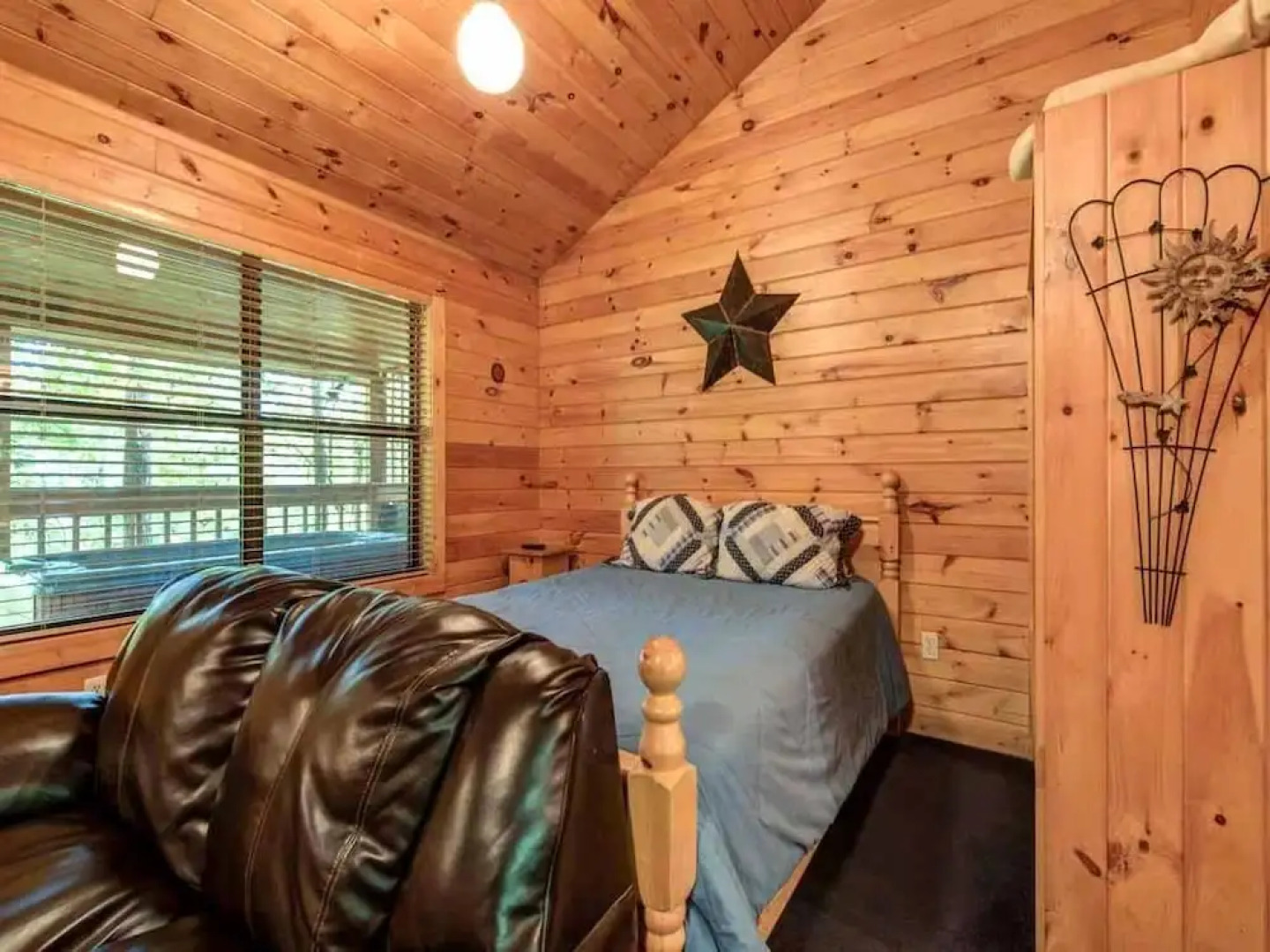 Star Struck 1 Bedroom Home with Hot Tub