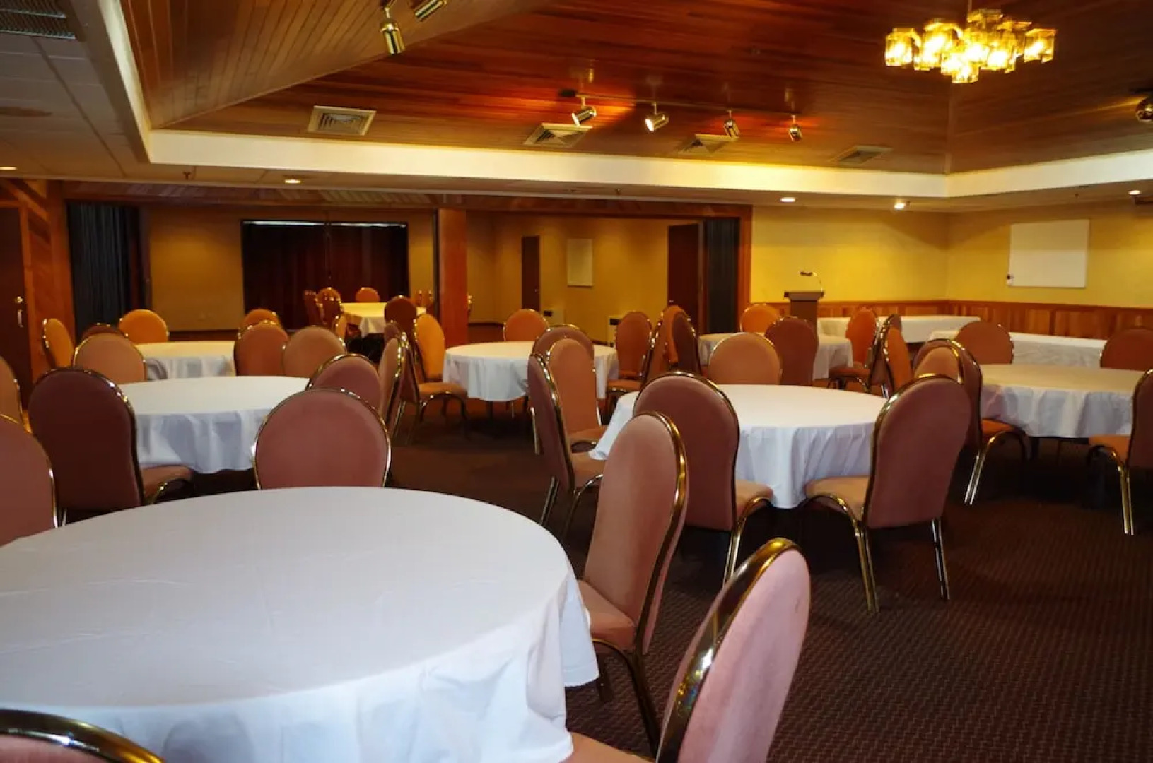 Shiretown Inn & Suites