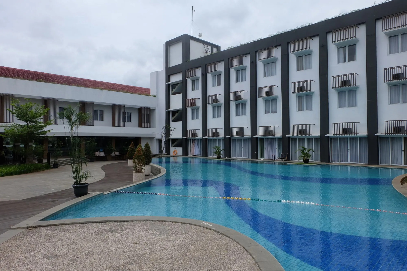 Front One Akshaya Hotel Karawang