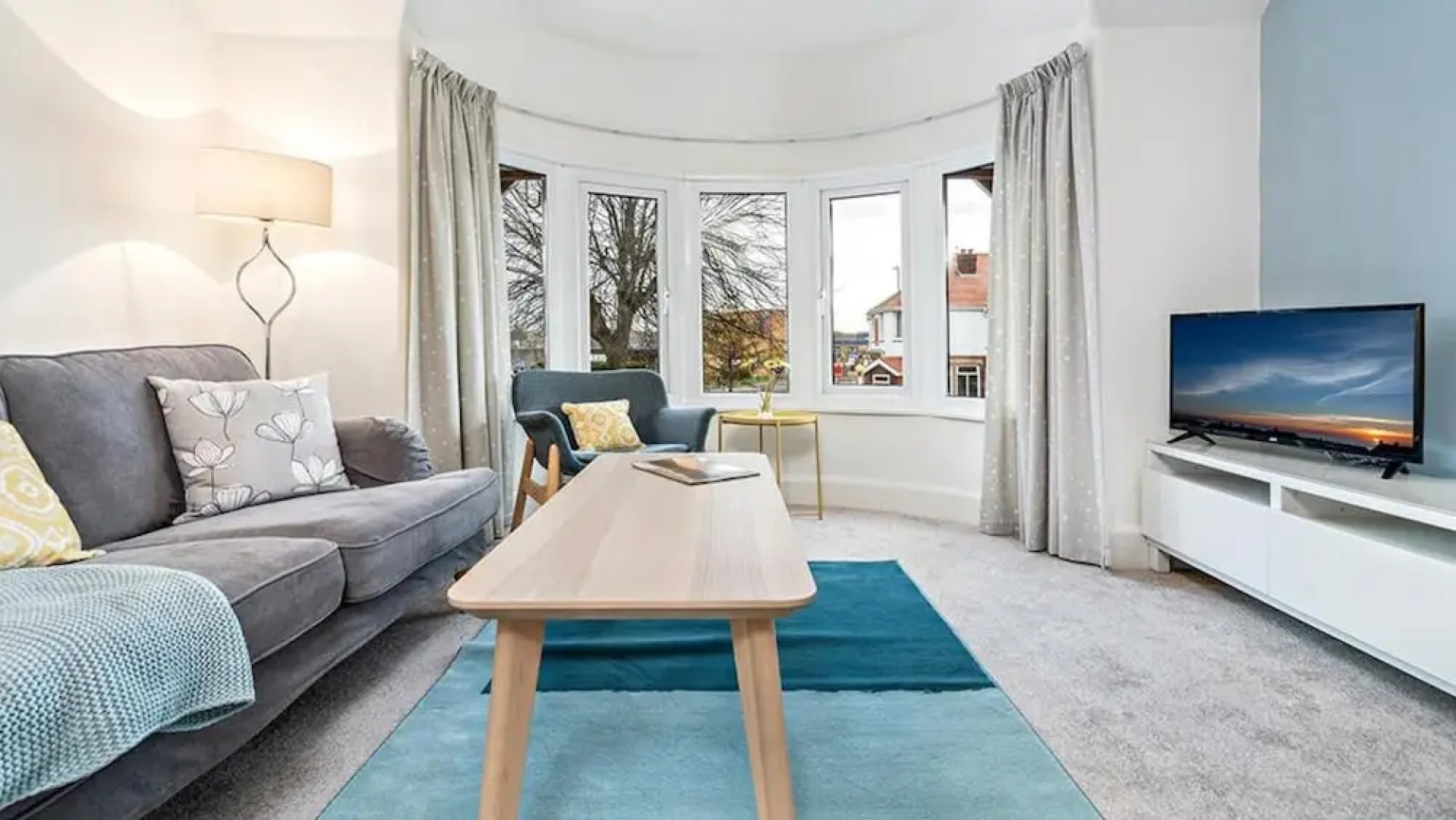 Gwylan Apartment in Penrhyn Bay, Modern and Beautifully Presented