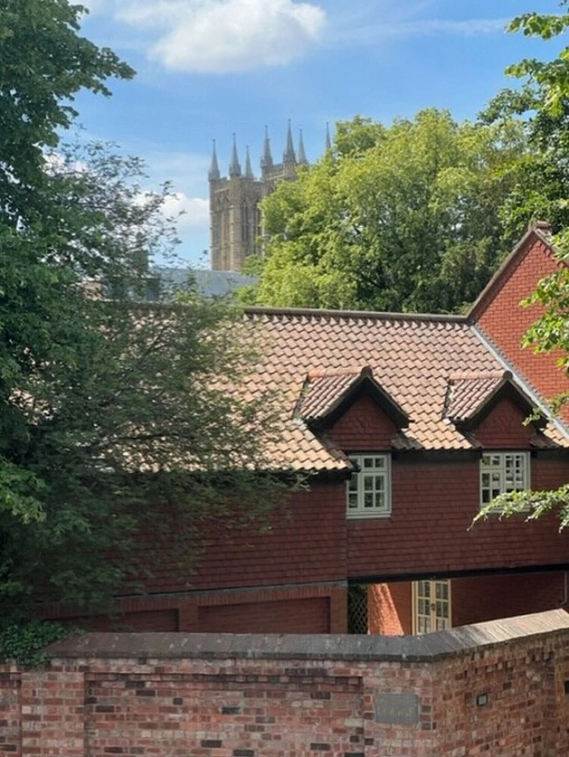 The Lincoln Book Inn