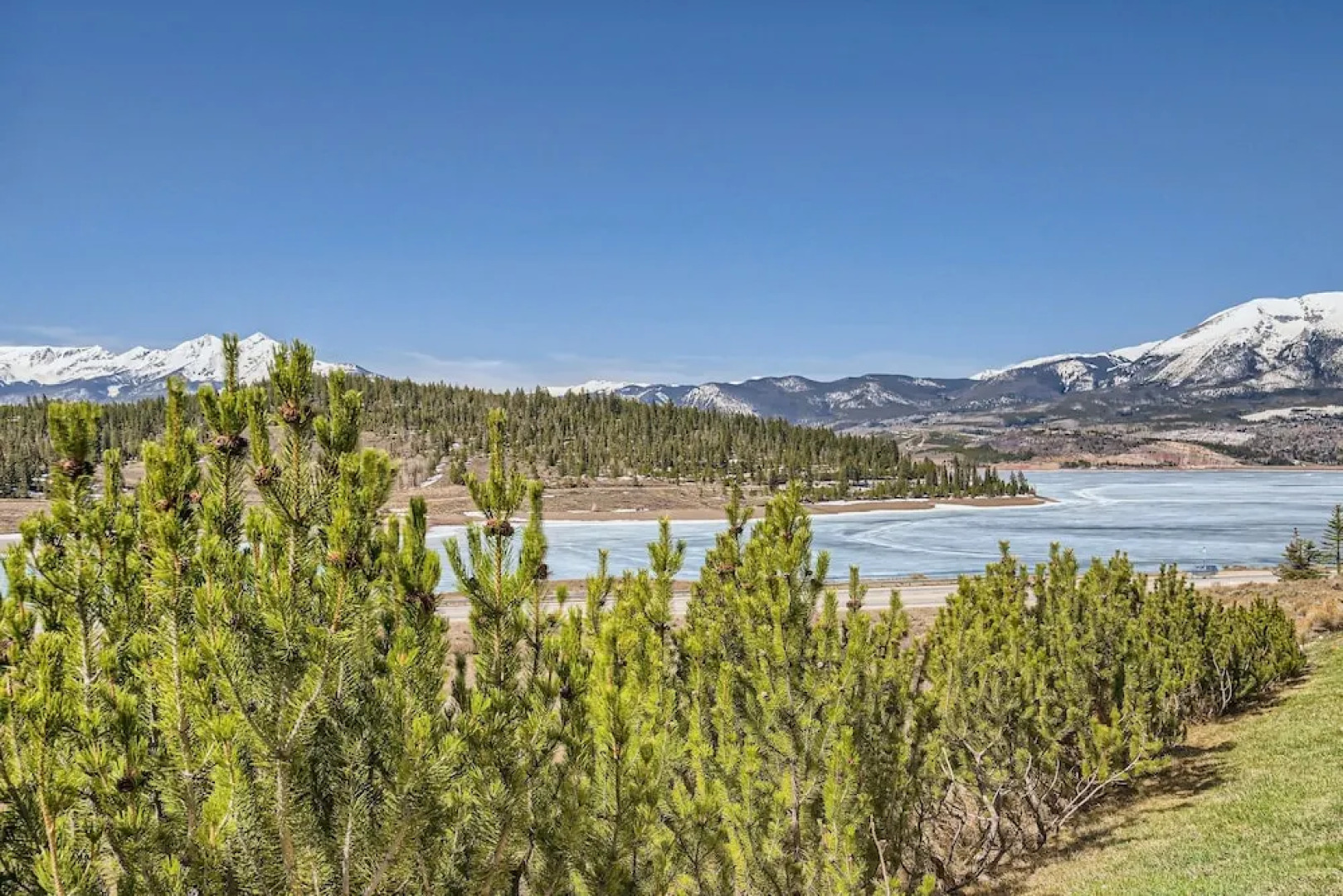 2bedroom+Loft Private Entry, Lake Views, Amazing Location, Near all Ski Resorts 3 Townhouse by RedAwning