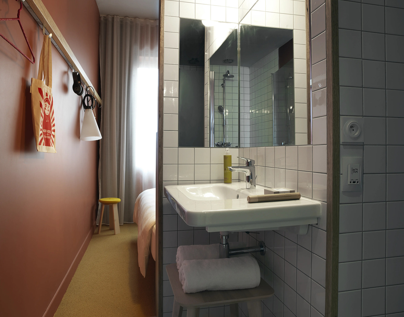 Mob Hotel Paris les Puces