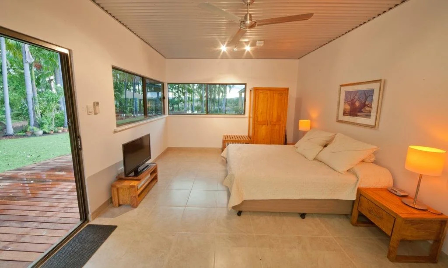 Bougainvillea Lodge Bed and Breakfast