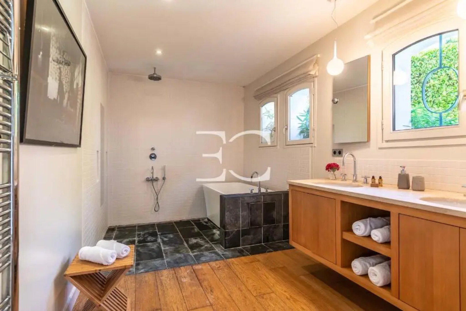 Easy Clés- Splendid 8 bedrooms property & pool