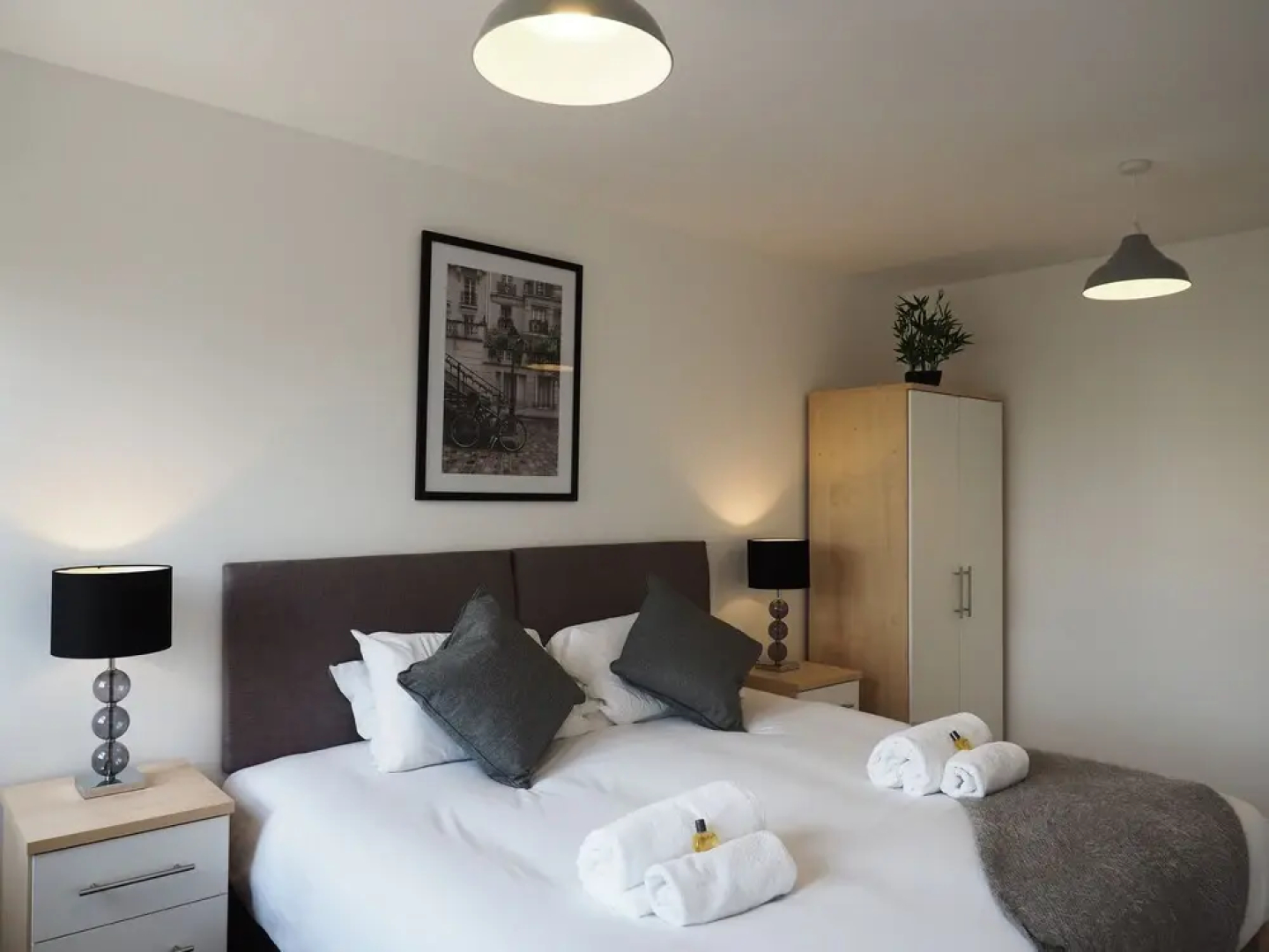 SA Today Apartments Farnborough with Fibre Wi-Fi & Netflix