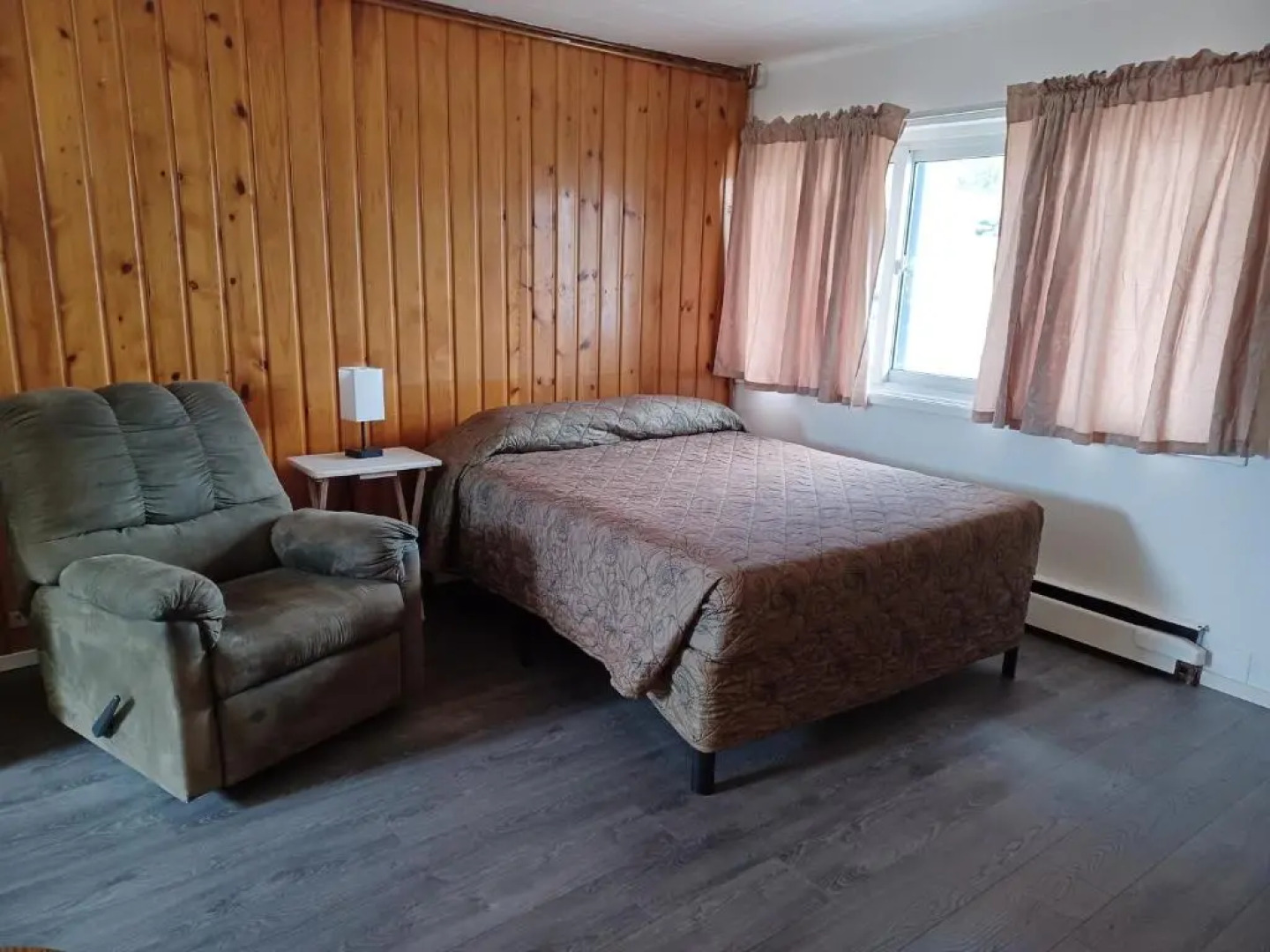 Deerview Lodge & Cabins