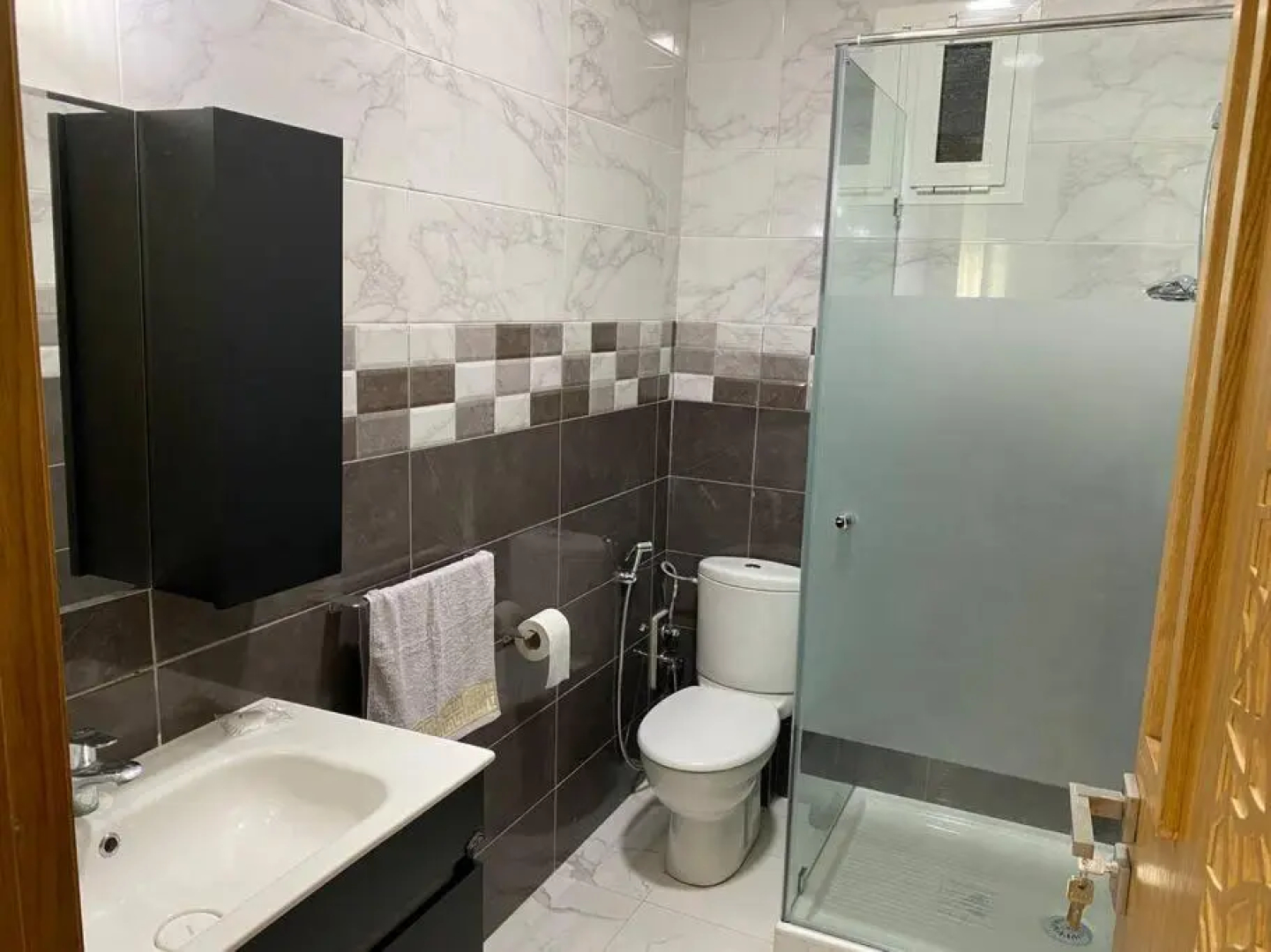Lovely 4-Bedroom Condo with Pool