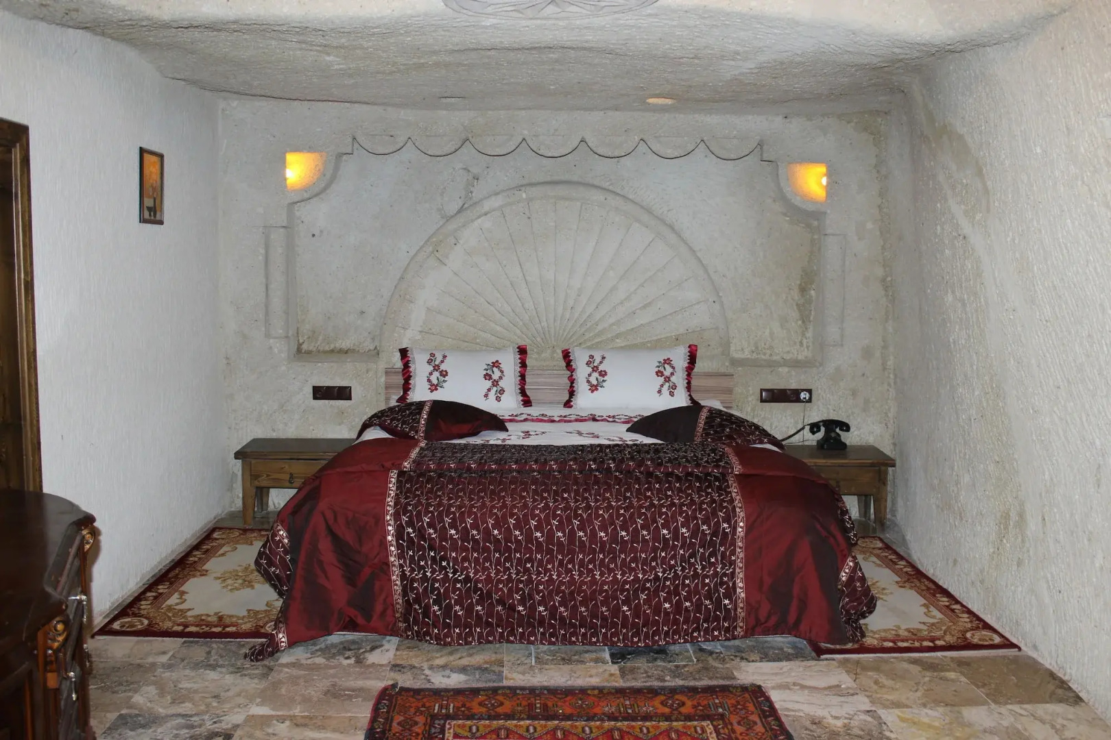 Dilek Tepesi Cave Hotel