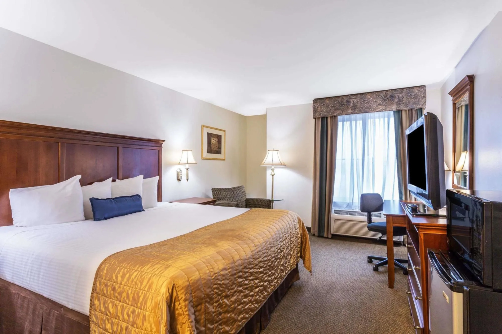 Saffron Inn & Suites