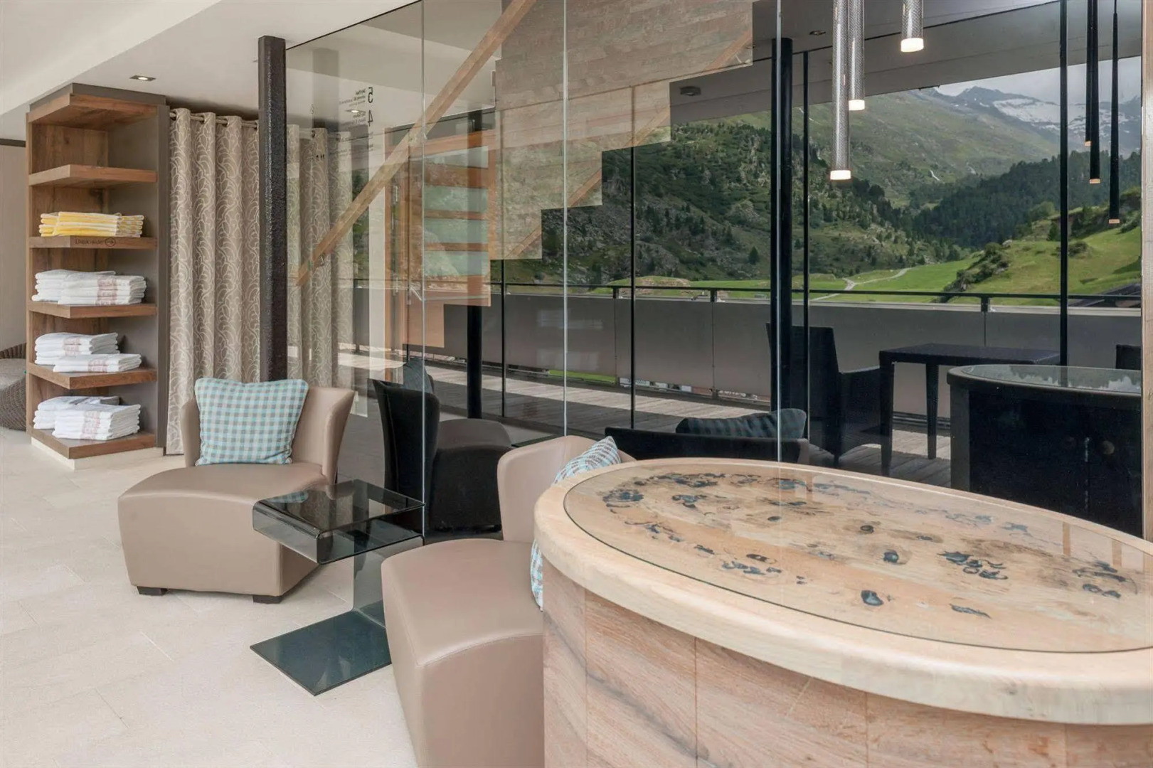 Josl Mountain Lounging Hotel