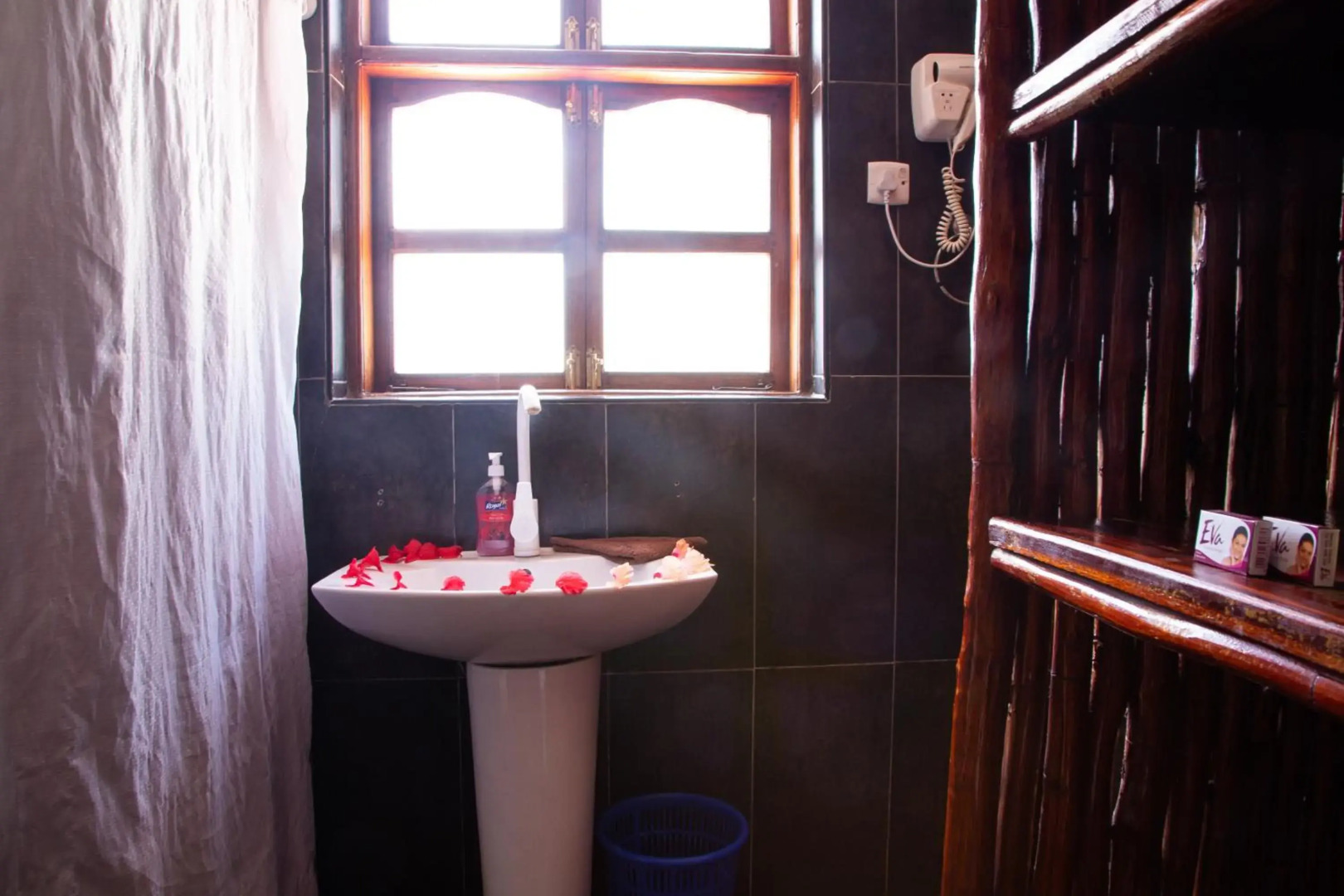 Moonshine Uroa Boutique Hotel