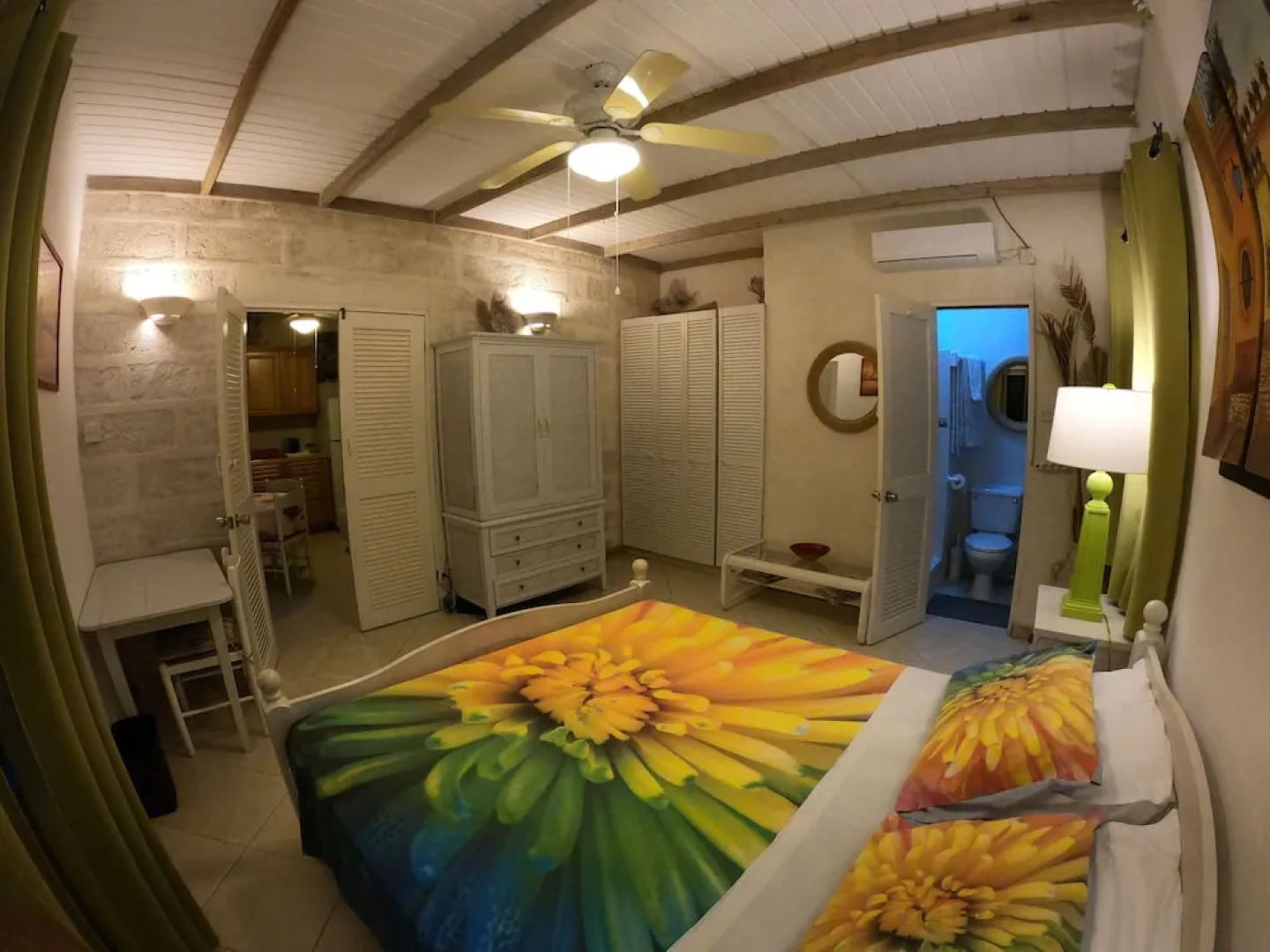 Yellow Bird Apartment