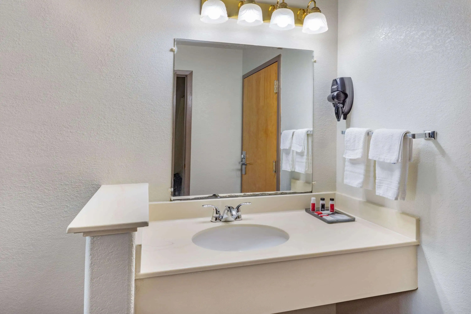 Super 8 by Wyndham Kinder/Coushatta near Casino