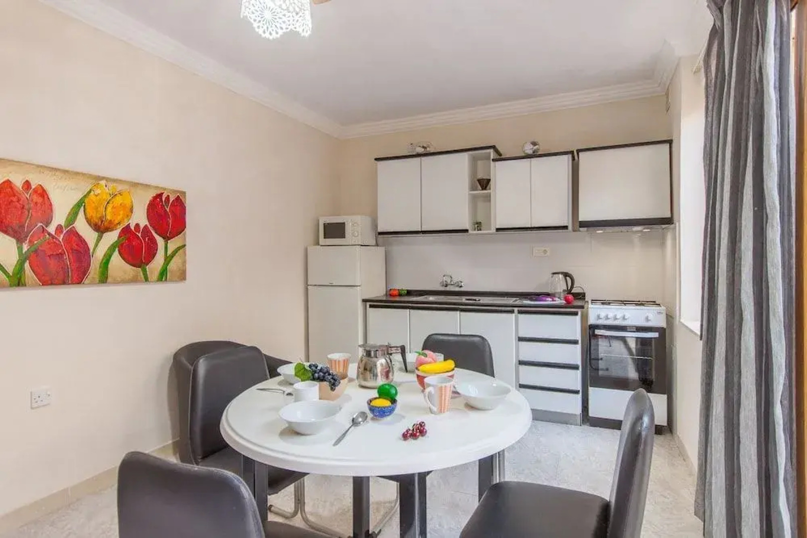 Merill Pool and Sea, charming Apart 1