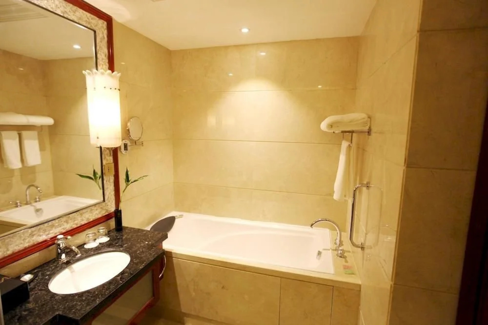 Planet International Hotel (Jingmen Duodao Wanda Branch)