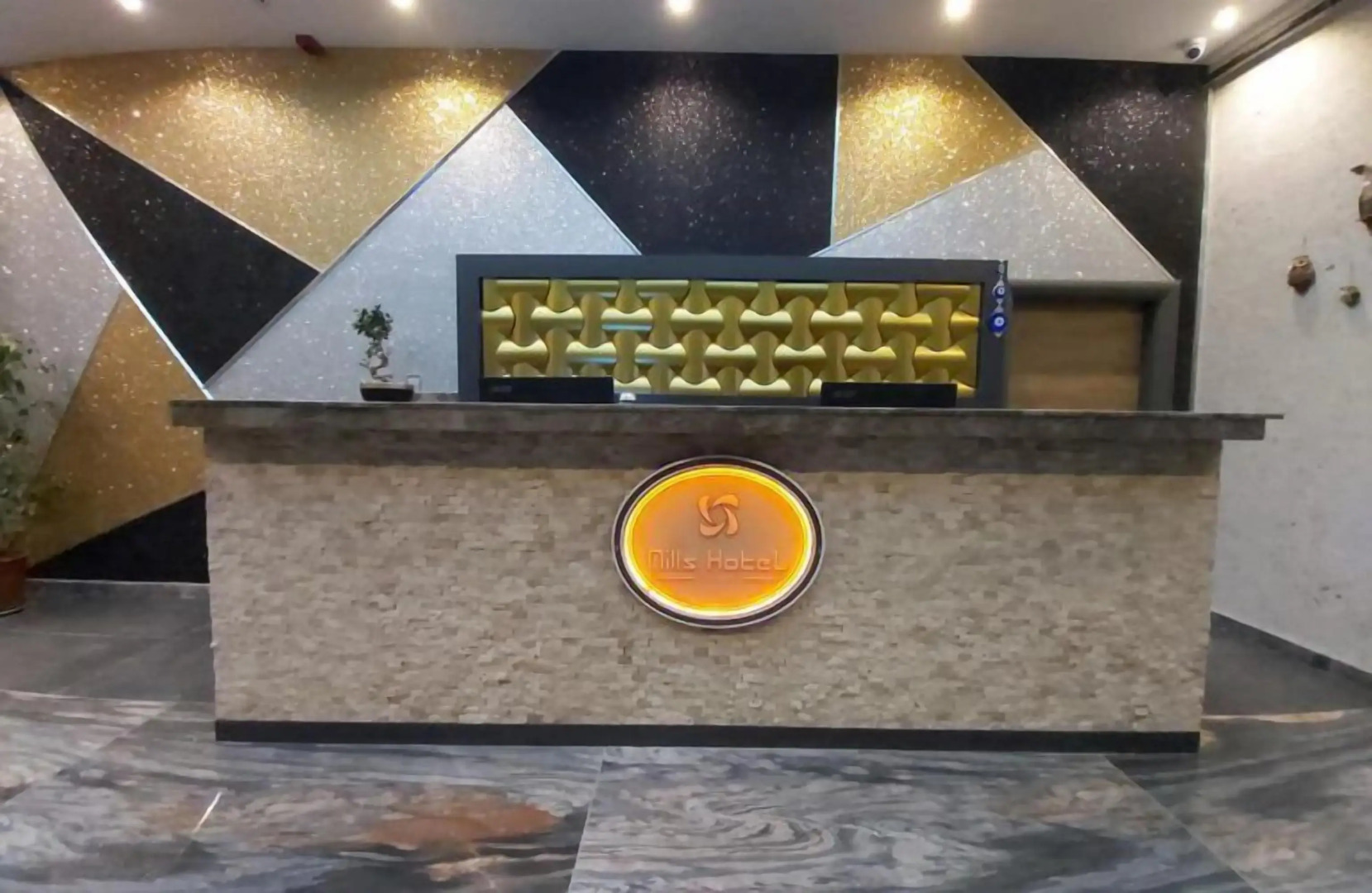 Mi̇lls Hotel