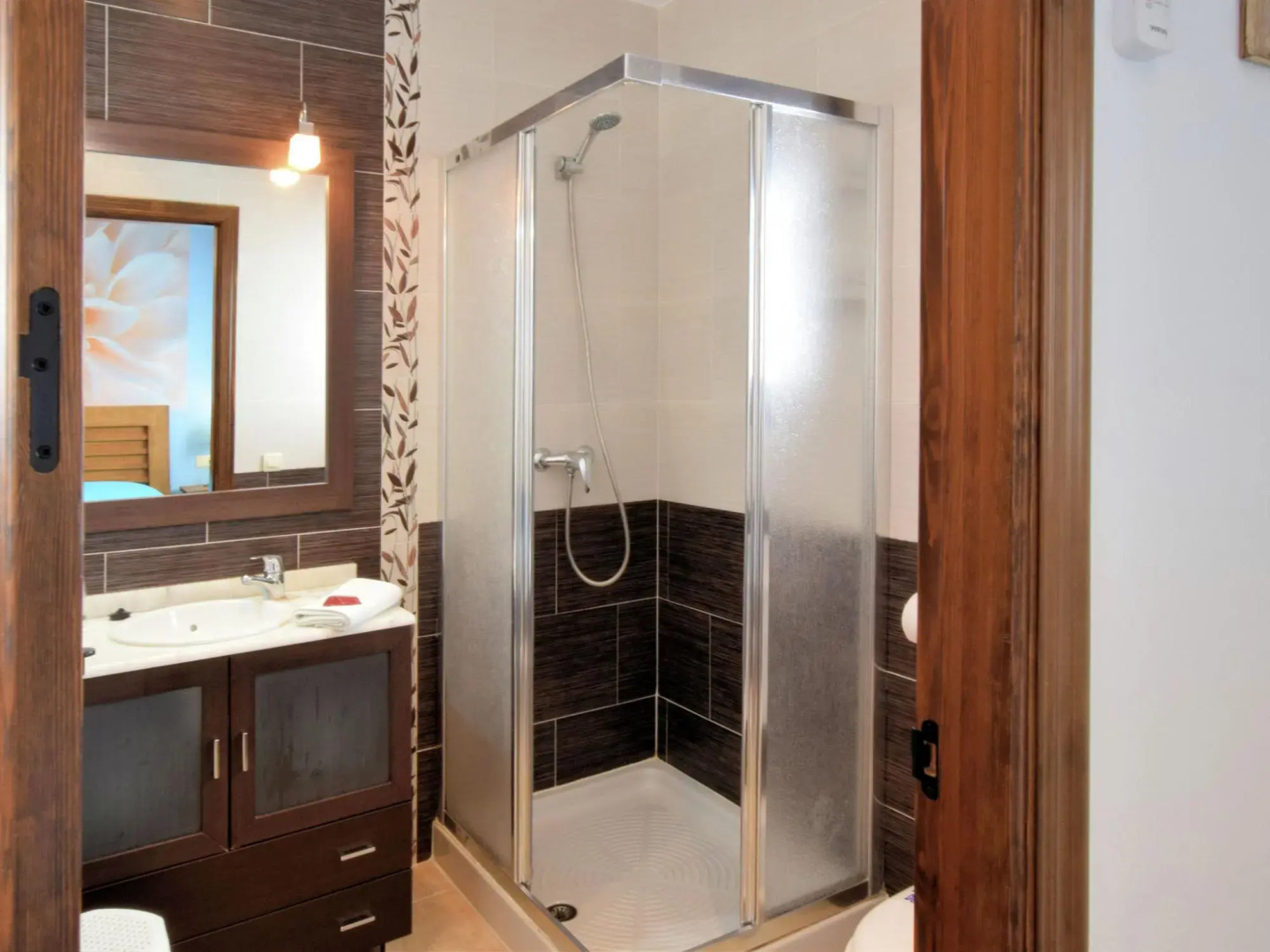 Spacious Villa in Sayalonga with Jacuzzi