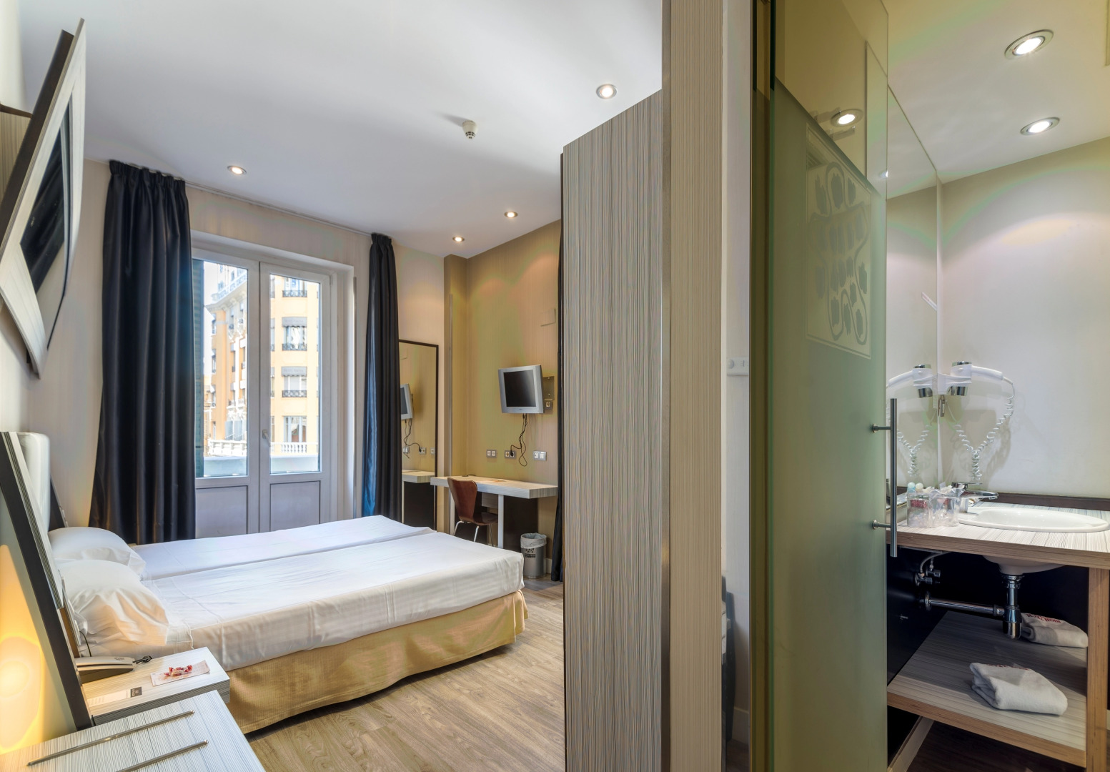 Отель Petit Palace Triball