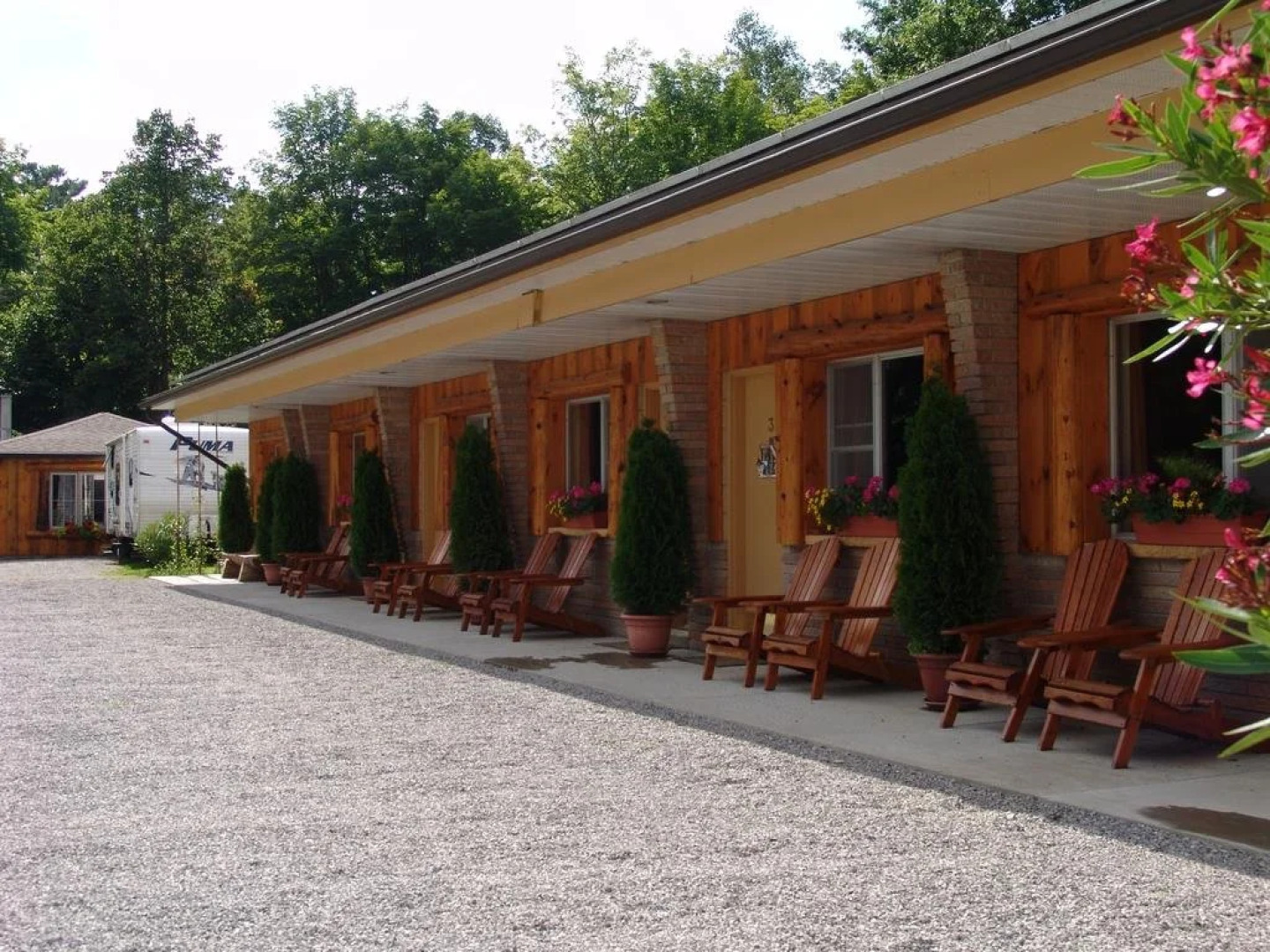 The Highlands Motel & Lodge