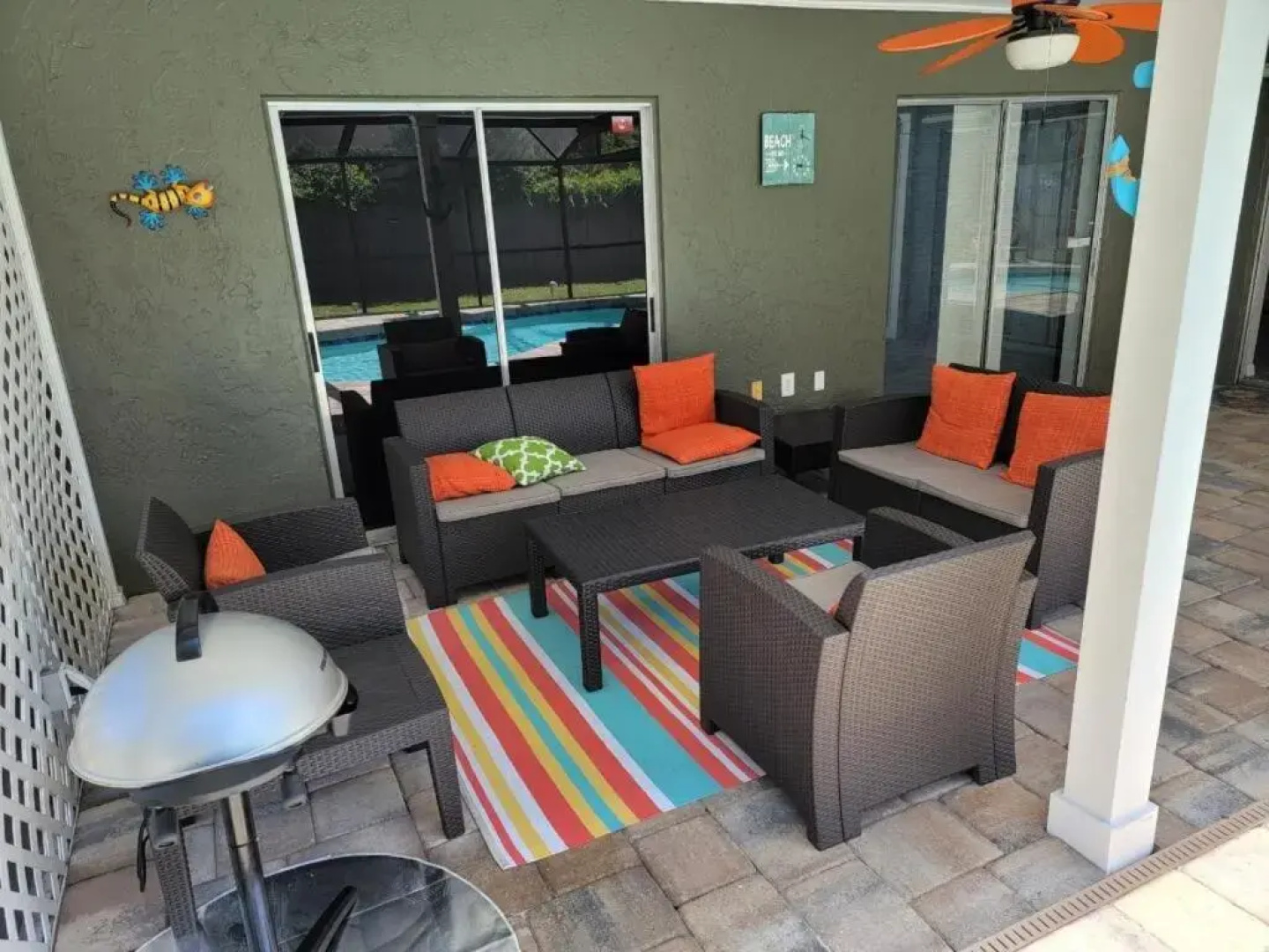 3 bedrooms house with private, heated pool 8 miles to Siesta Key Beach,