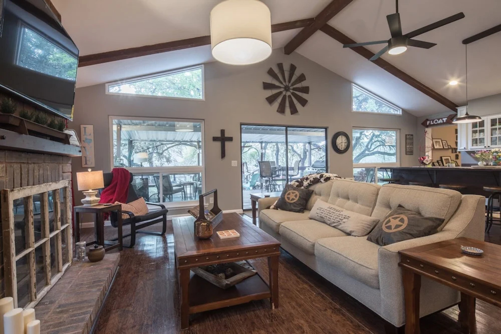 Honey Haus on the Horseshoe 3 Bedrooms 2 Bathrooms Home