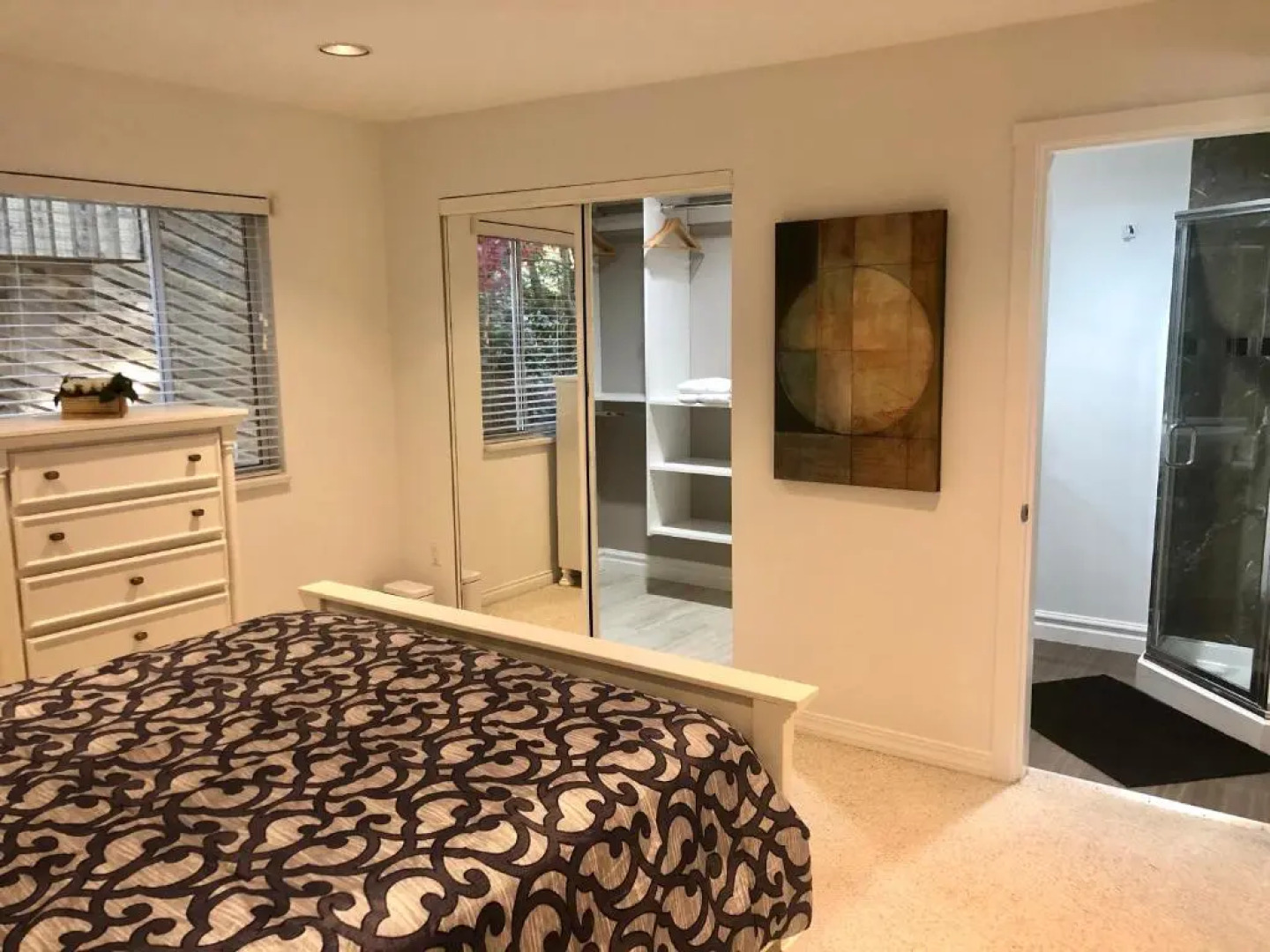 Beautiful Modern Suite