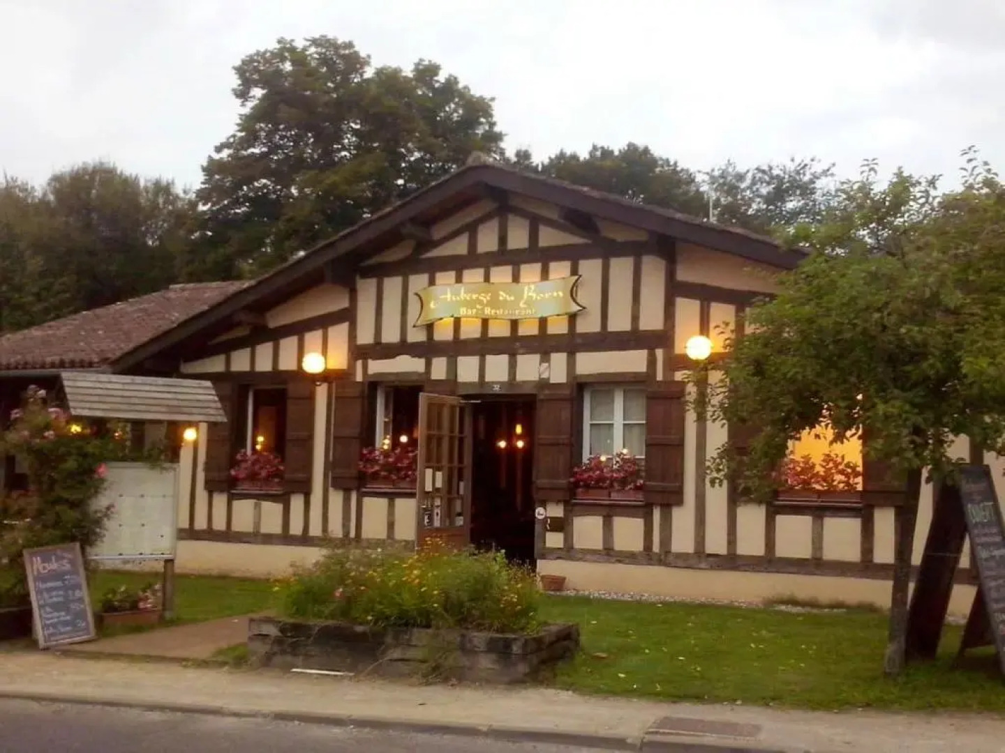 Bungalow de 3 chambres avec piscine partagee sauna et jardin a Saint Julien en Born C