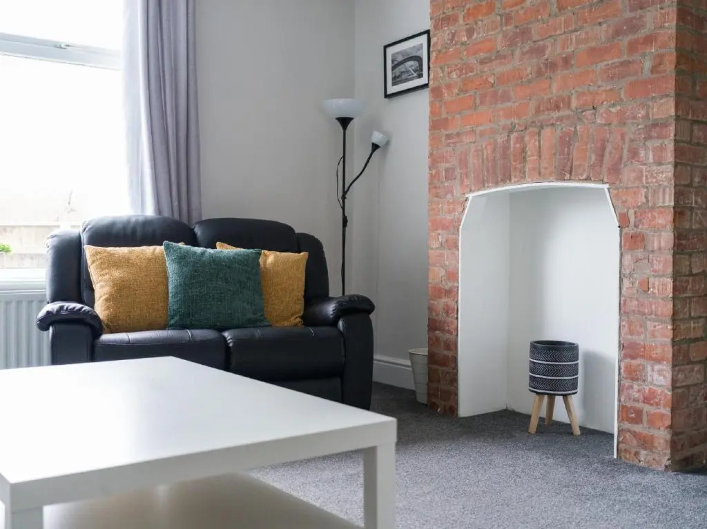 East House-sleeps 5-pet Friendly-garden - Parking