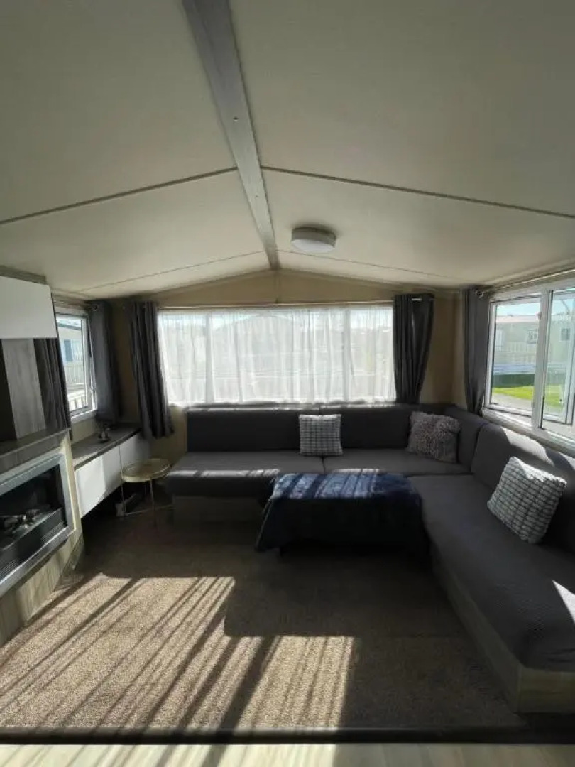 Delightful 6 Berth Holiday Home with Decking Area