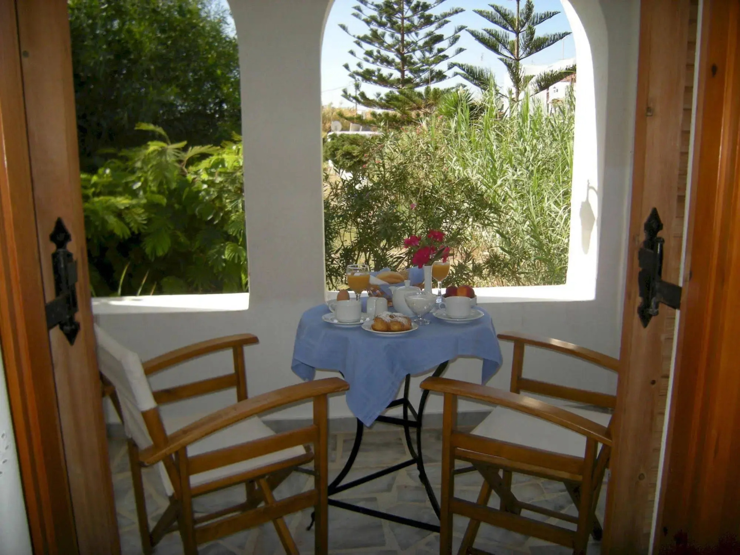 Roussos Beach Hotel