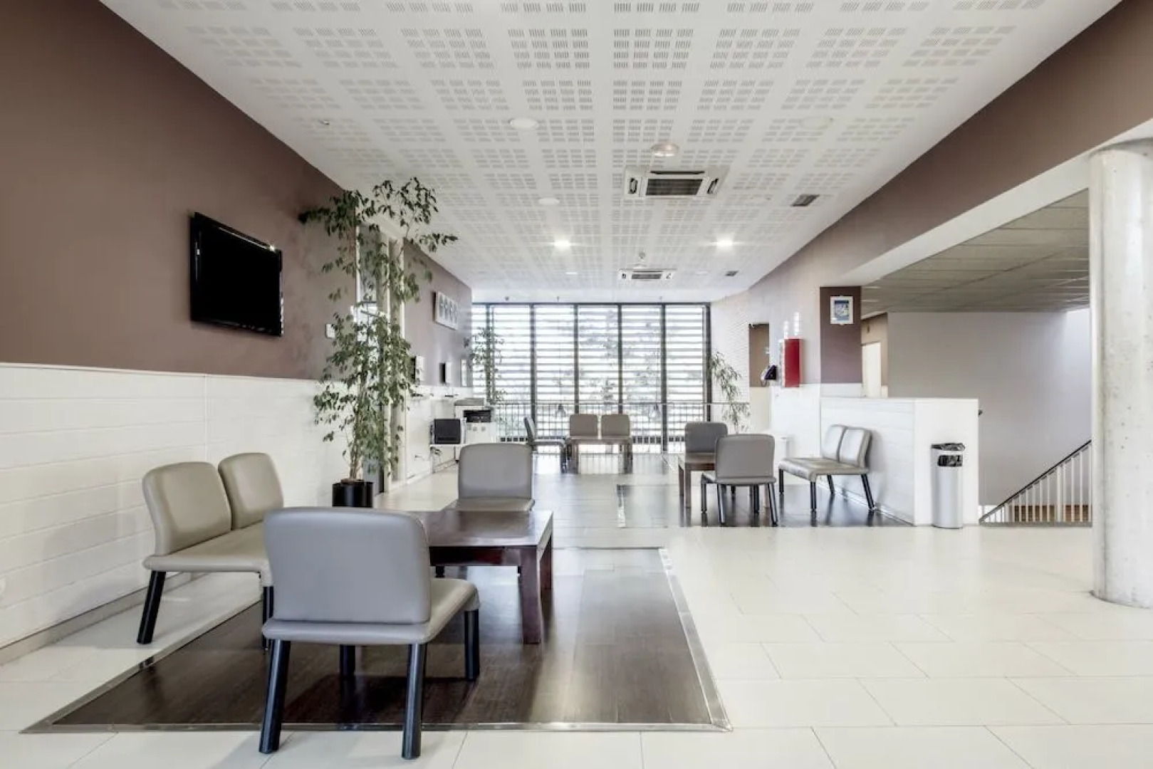 Residencia Universitaria Resa Giner de los Ríos - Hostel