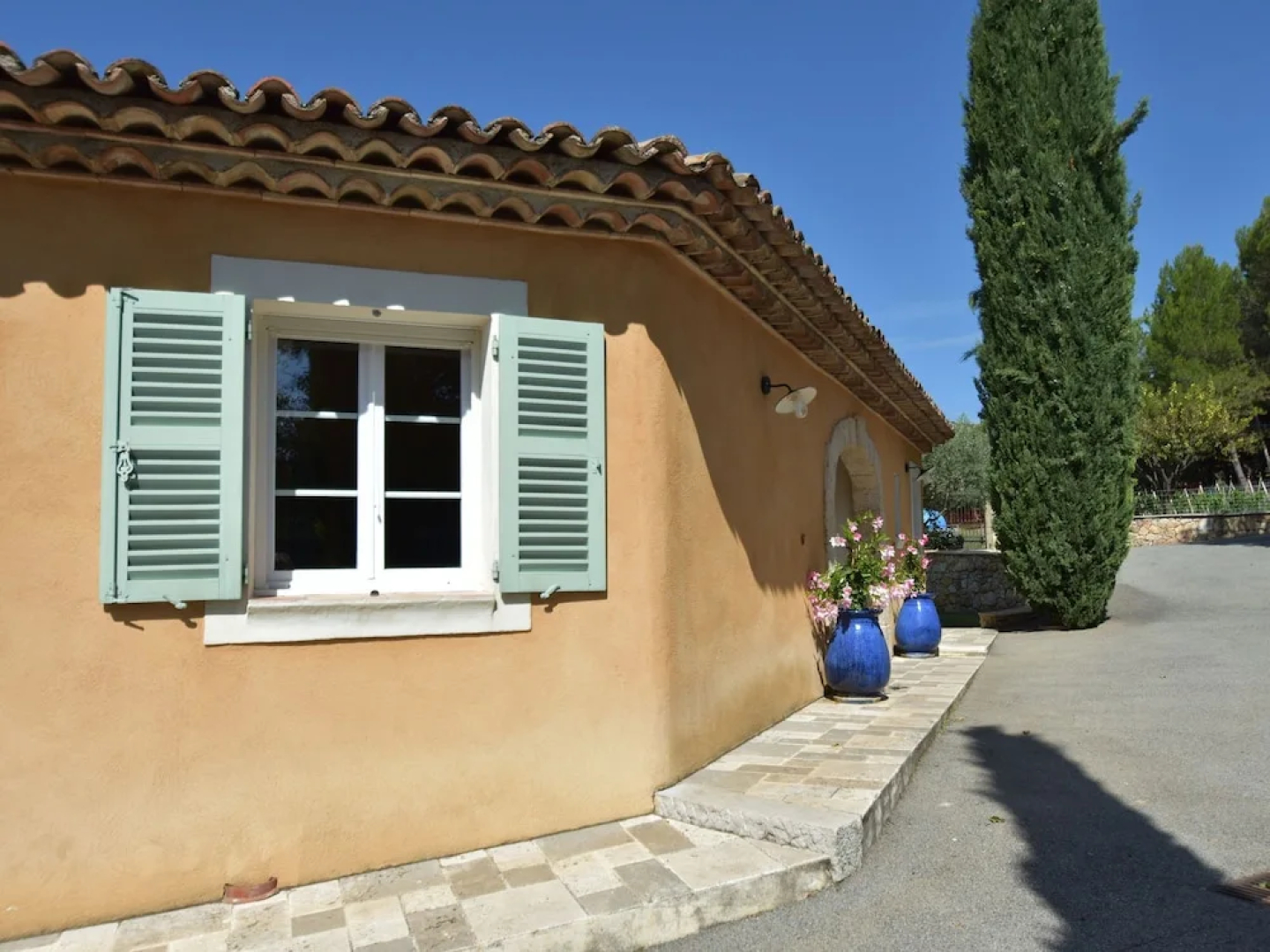 Stunning Villa Near Regusse With Private Swimming Pool