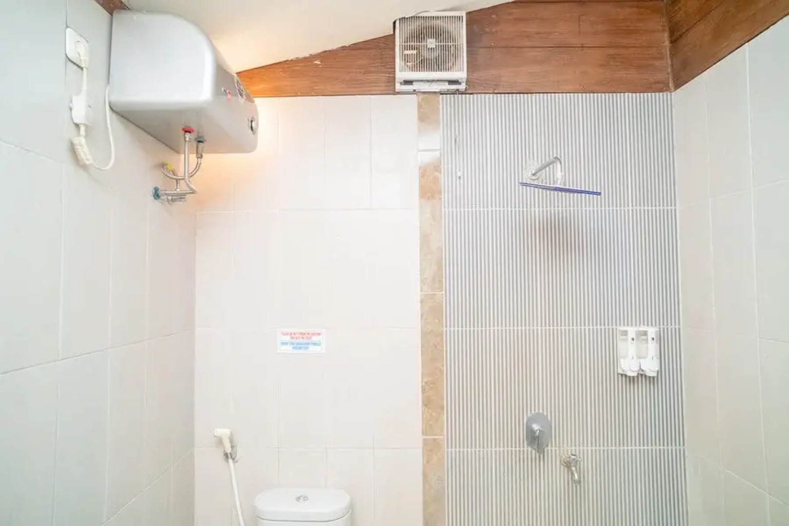 RedDoorz Plus @ Raya Senggigi Lombok