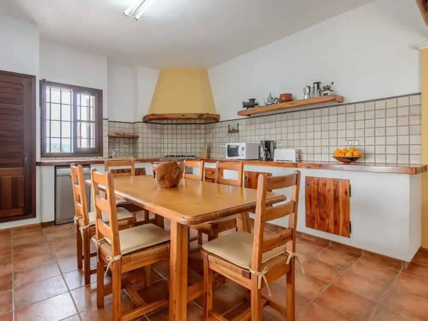 Belvilla by OYO Cantito