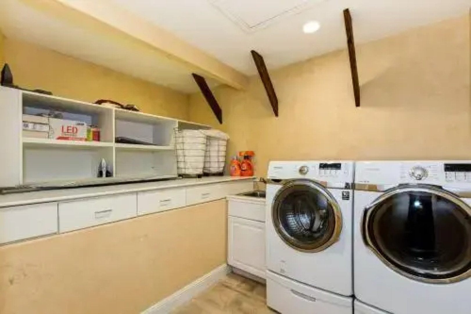 317 Carnation, Corona Del Mar