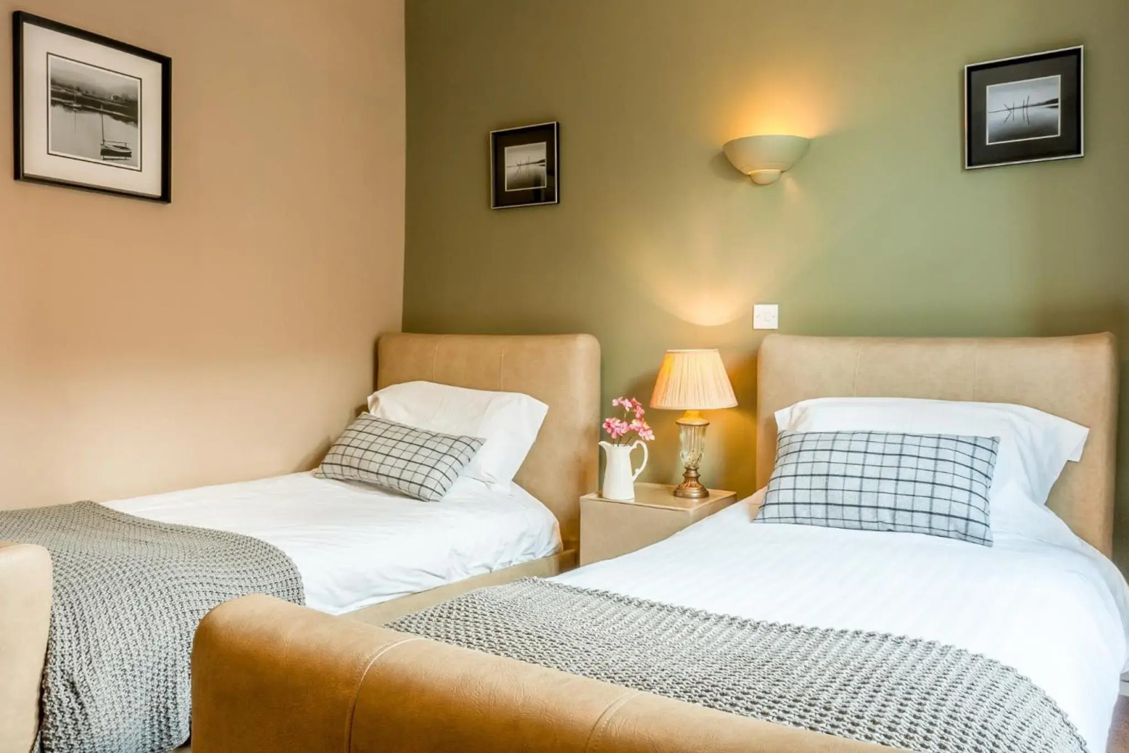 The Lounge Hotel and Bar