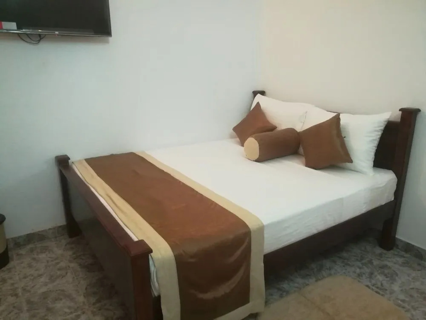 City Royal White Tourist Rest