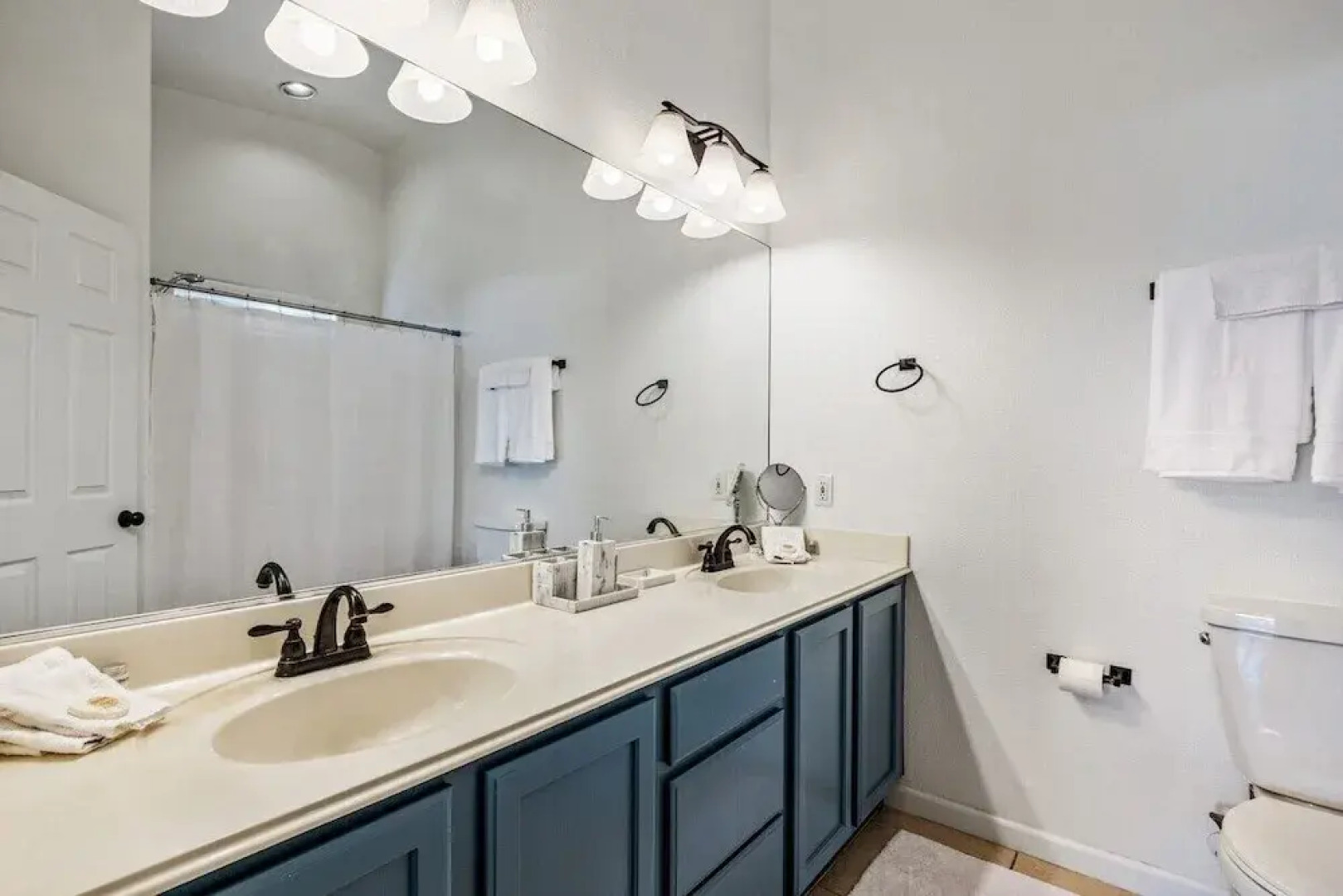 Relaxing 5BR Retreat with Pool Game Room