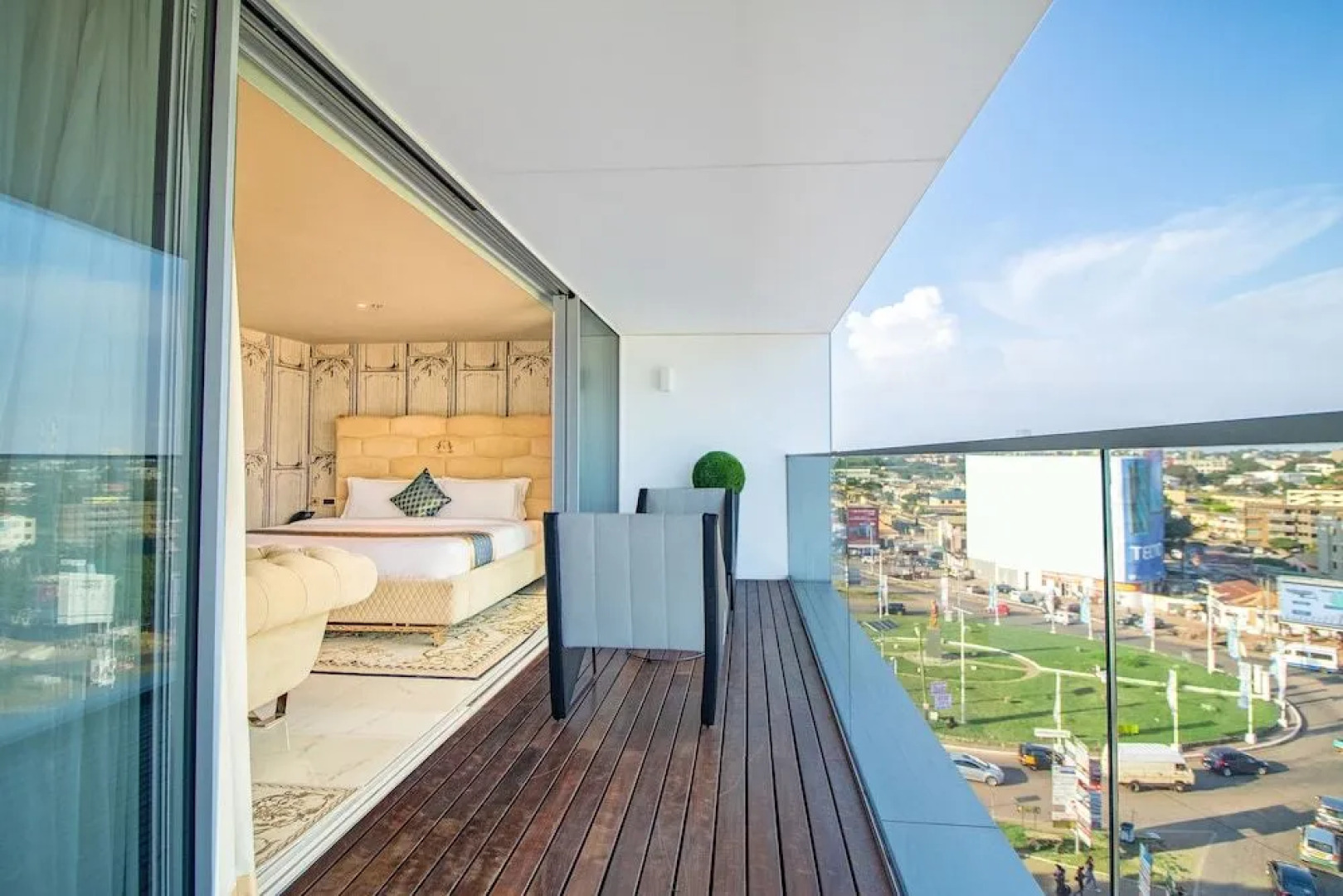 No 1 Oxford Street Hotel And Suites