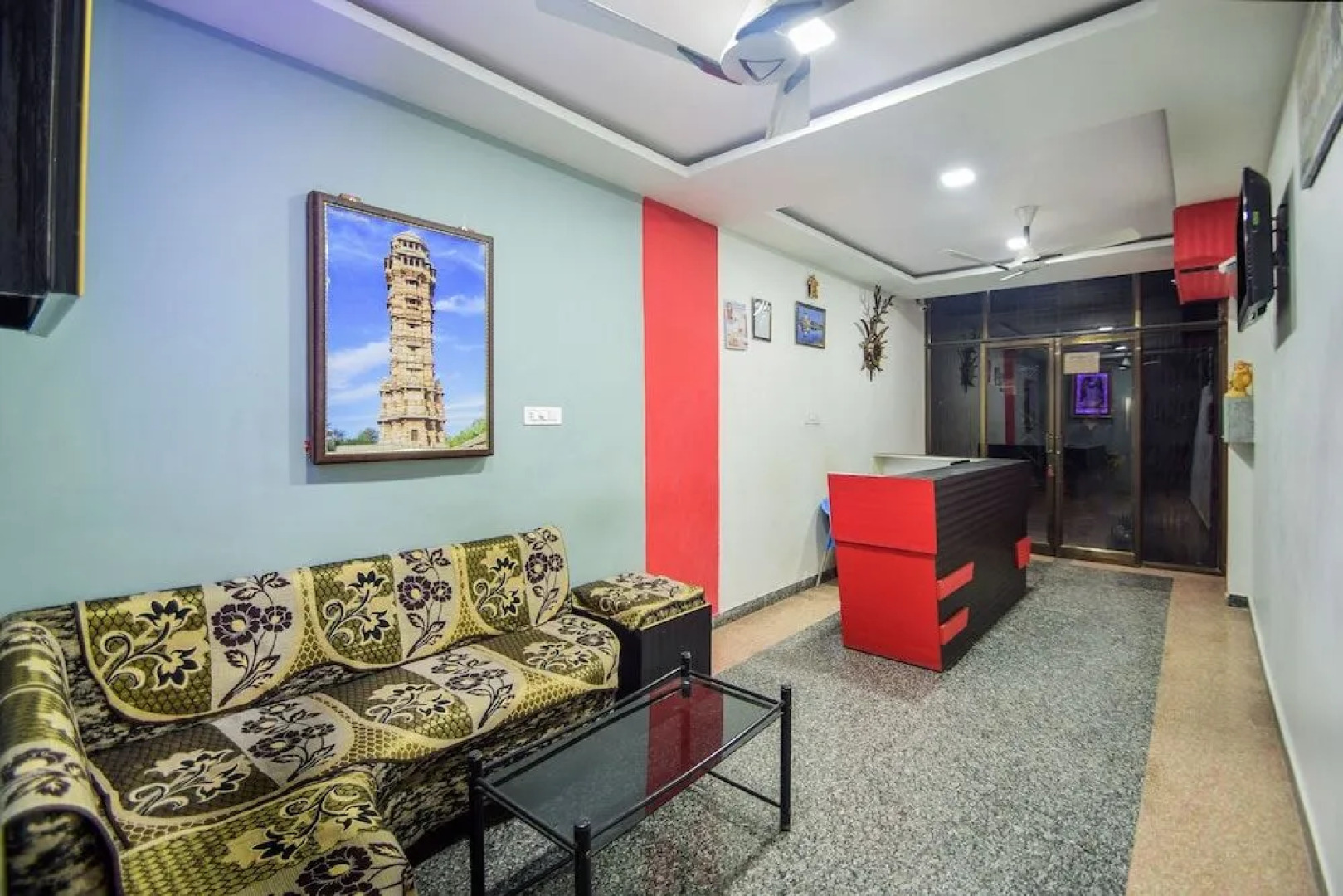 Oyo 29879 Hotel Midtown