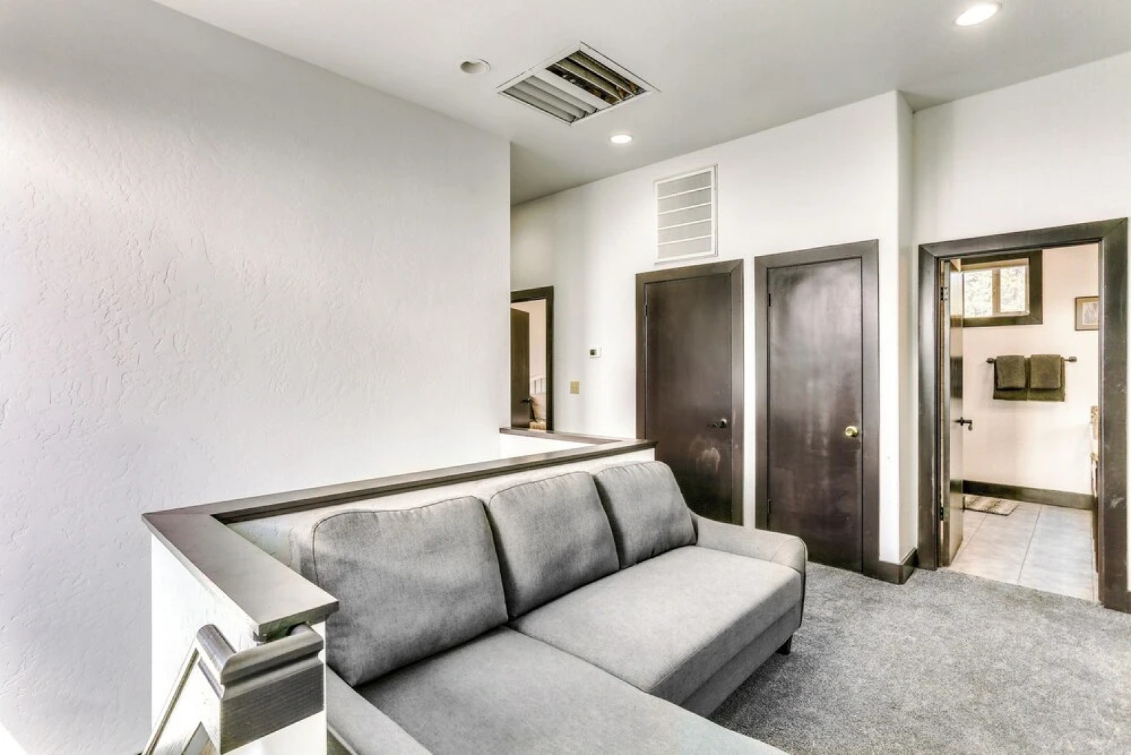 3 Mi to Shaver Lake: Family Home w/ Deck!