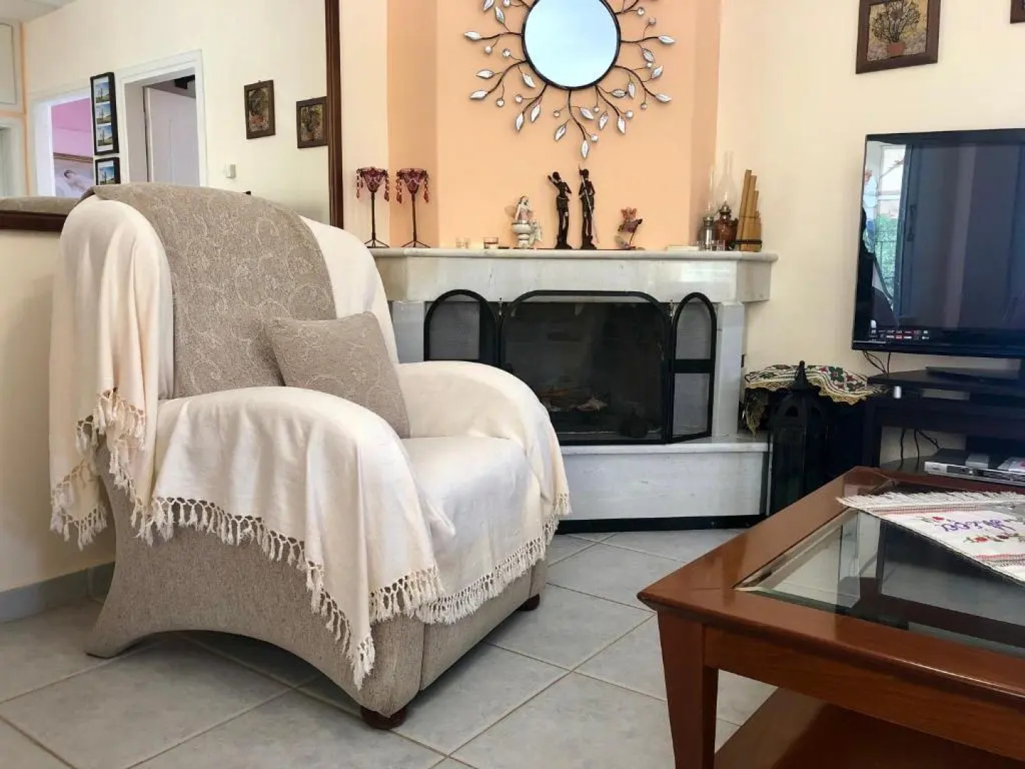 Gerakini 2BR Apt with Shared Pool