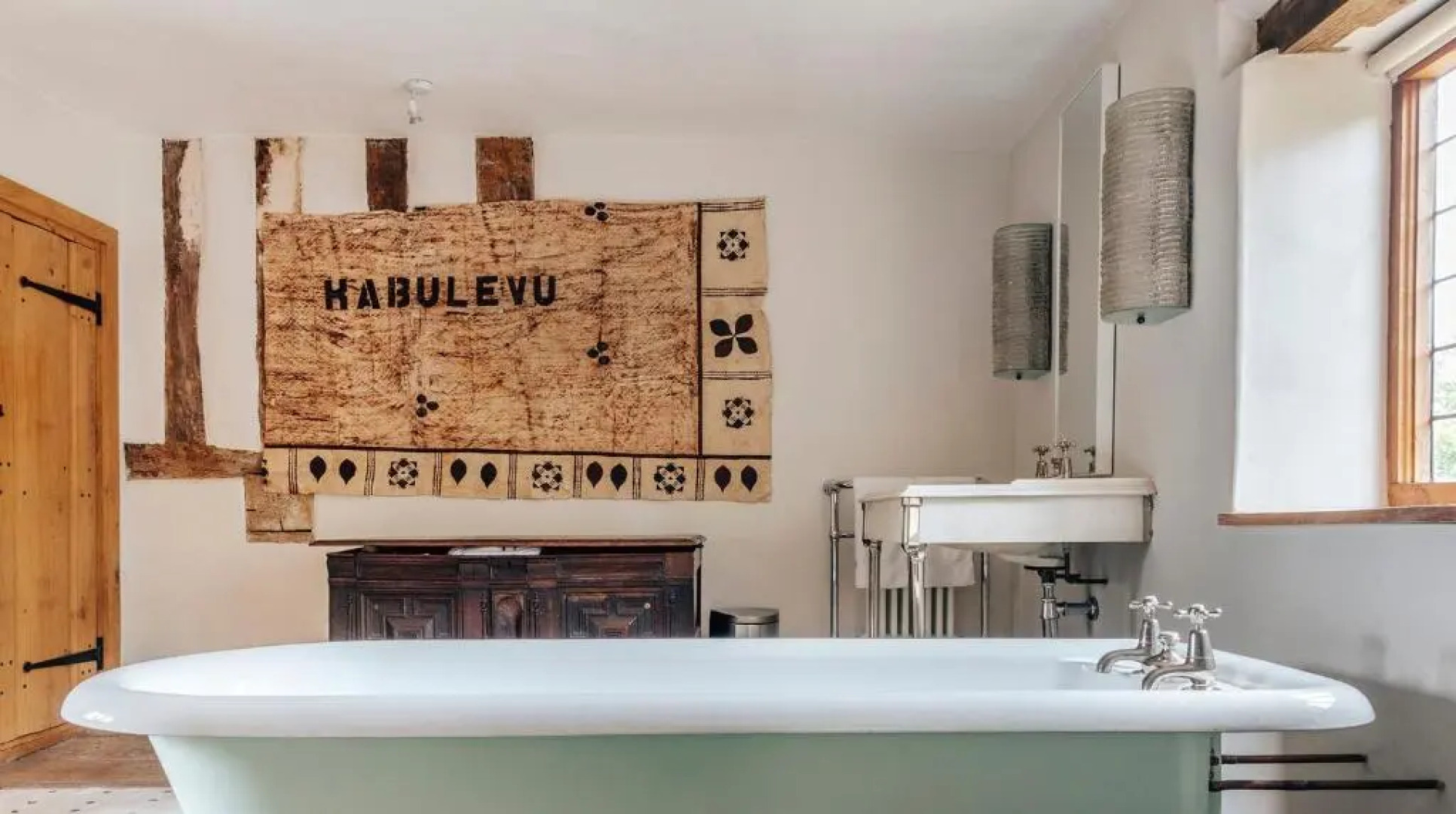 Lavish Tudor Estate Gardens - Sleeps 25