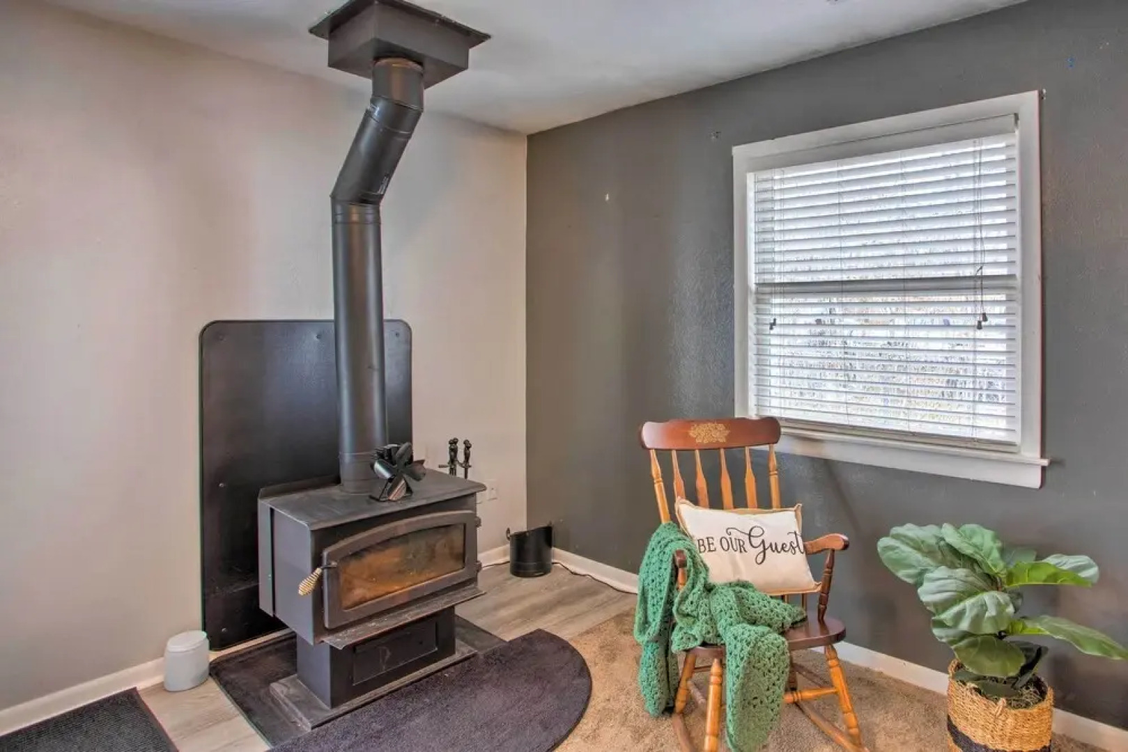 Peaceful Cottage ~ 8 Mi to Downtown Toledo!
