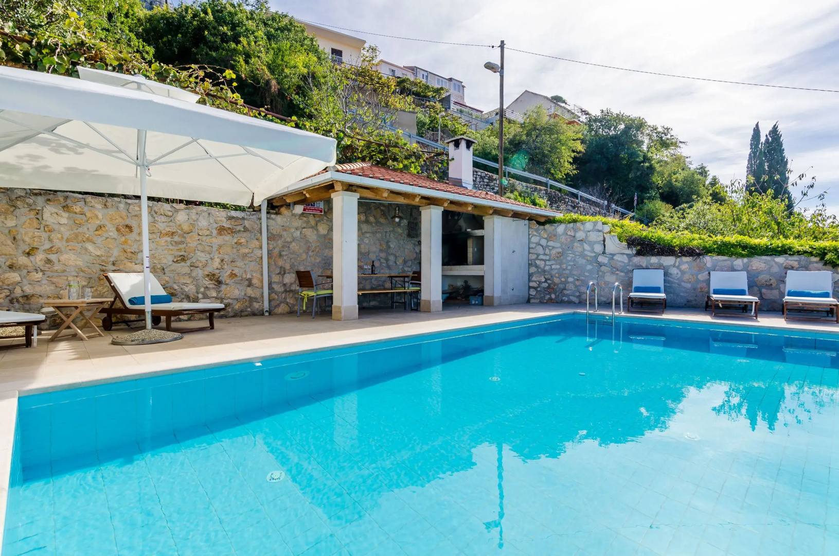 Villa Art Gallery - Six Bedroom Villa with Terrace and Swimming Pool