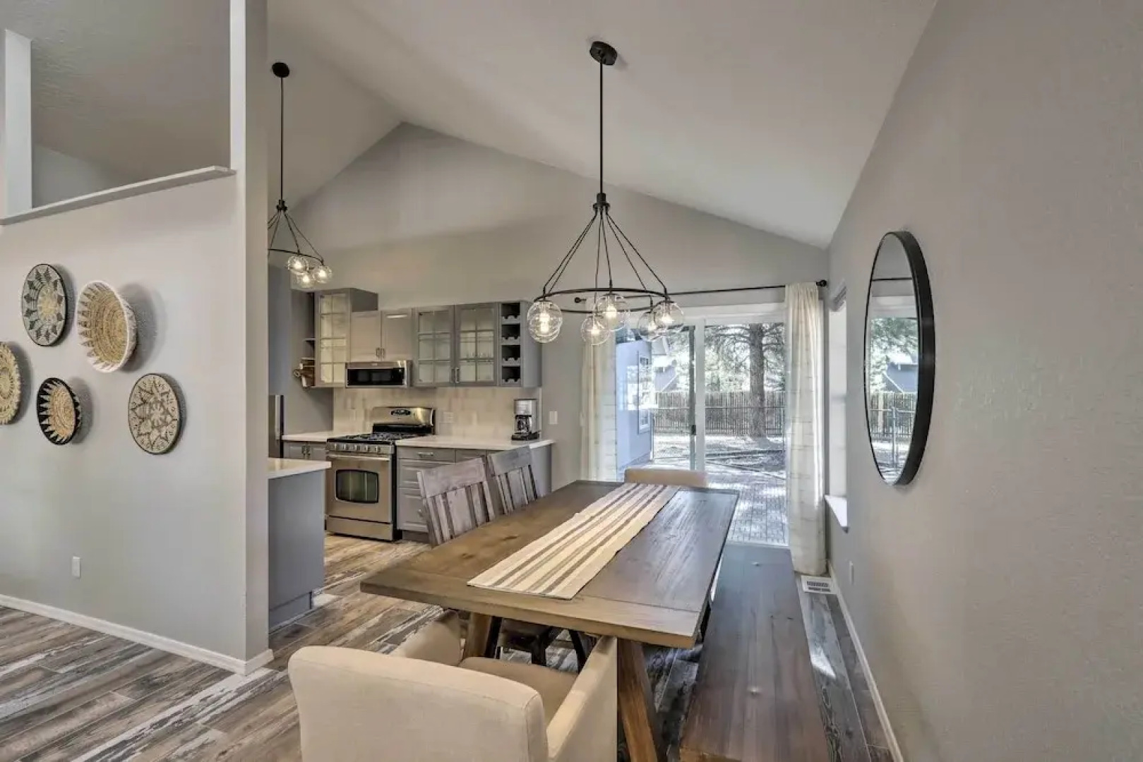 Modern Flagstaff Retreat ~ 4 Mi to Downtown!